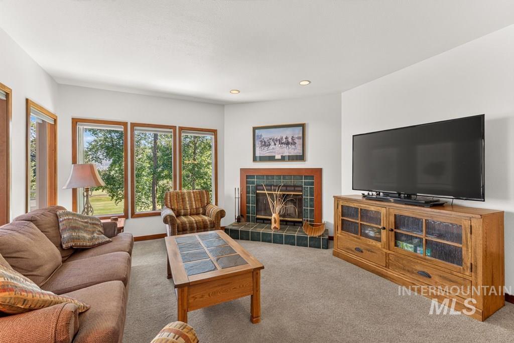 917 Fairway Drive Property Photo 8