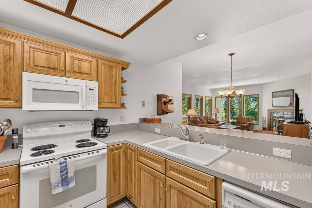 917 Fairway Drive Property Photo 16