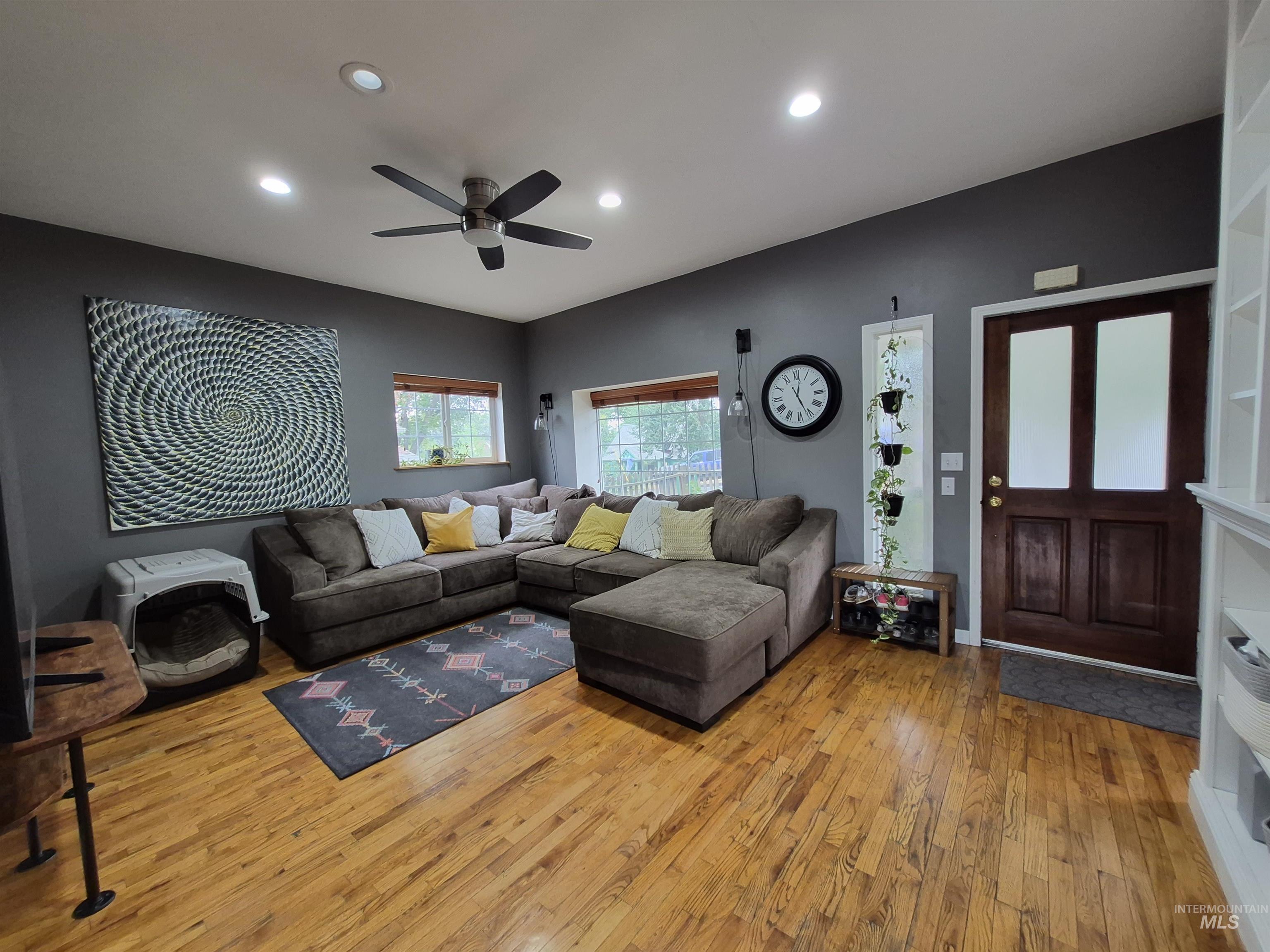 228 N Lilly Property Photo 5