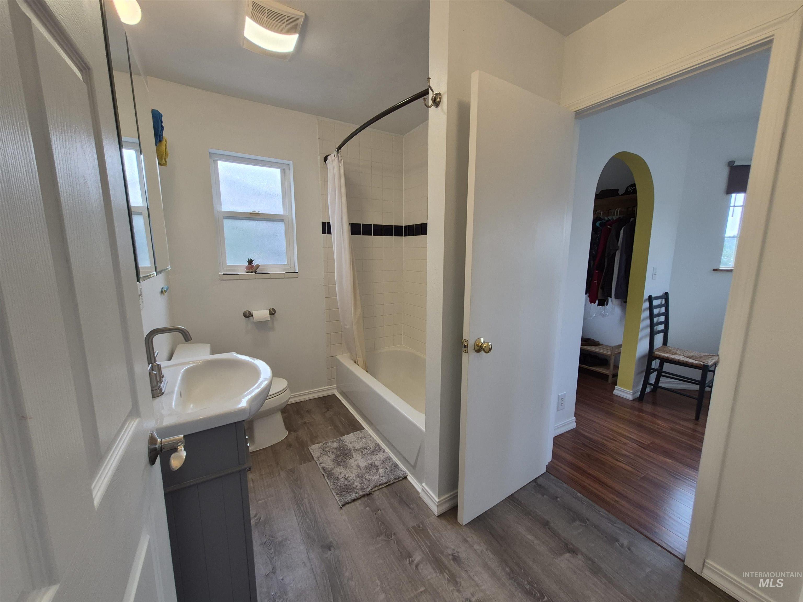 228 N Lilly Property Photo 33