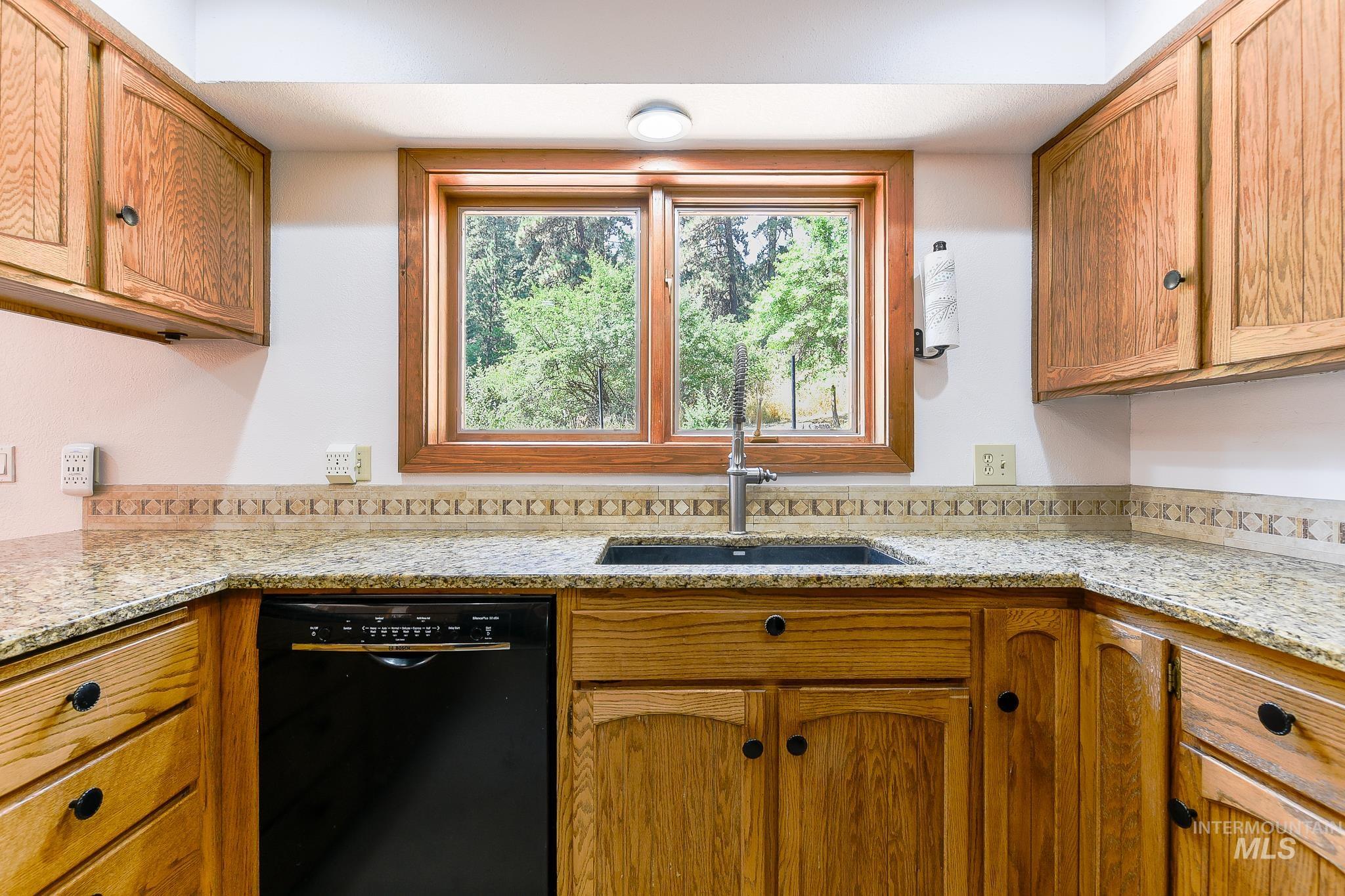 1045 Joyce Rd Property Photo 11