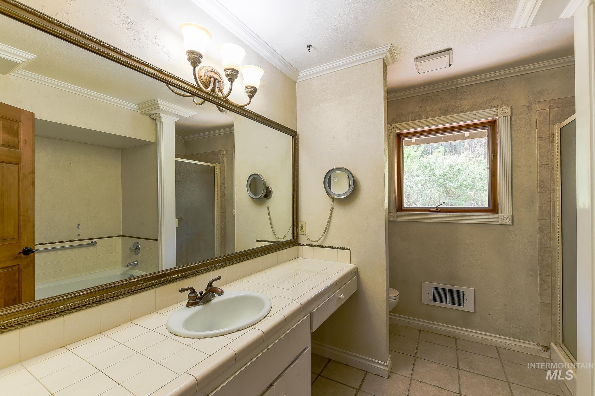 1045 Joyce Rd Property Photo 27