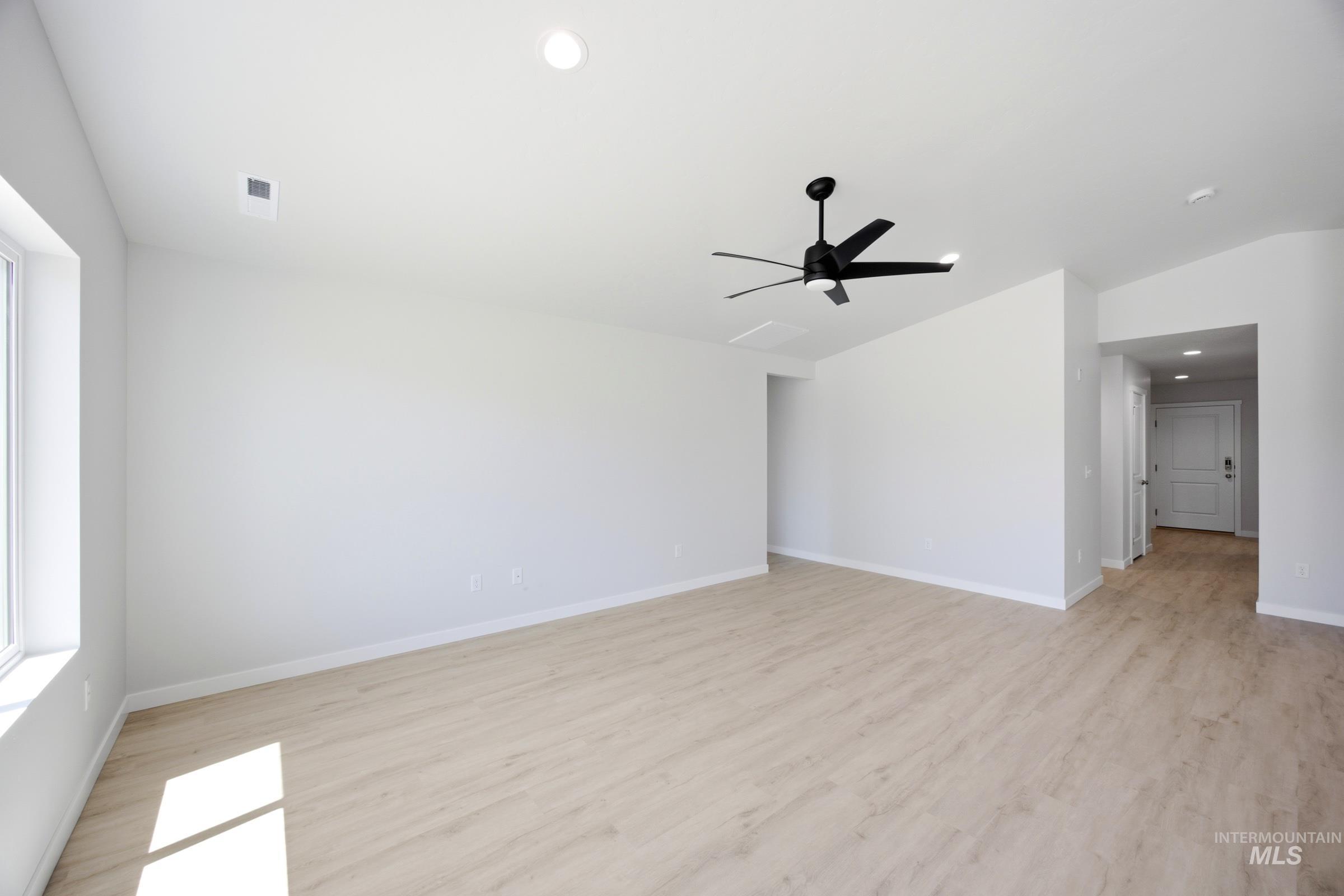 673 W Novak Dr Property Photo 7