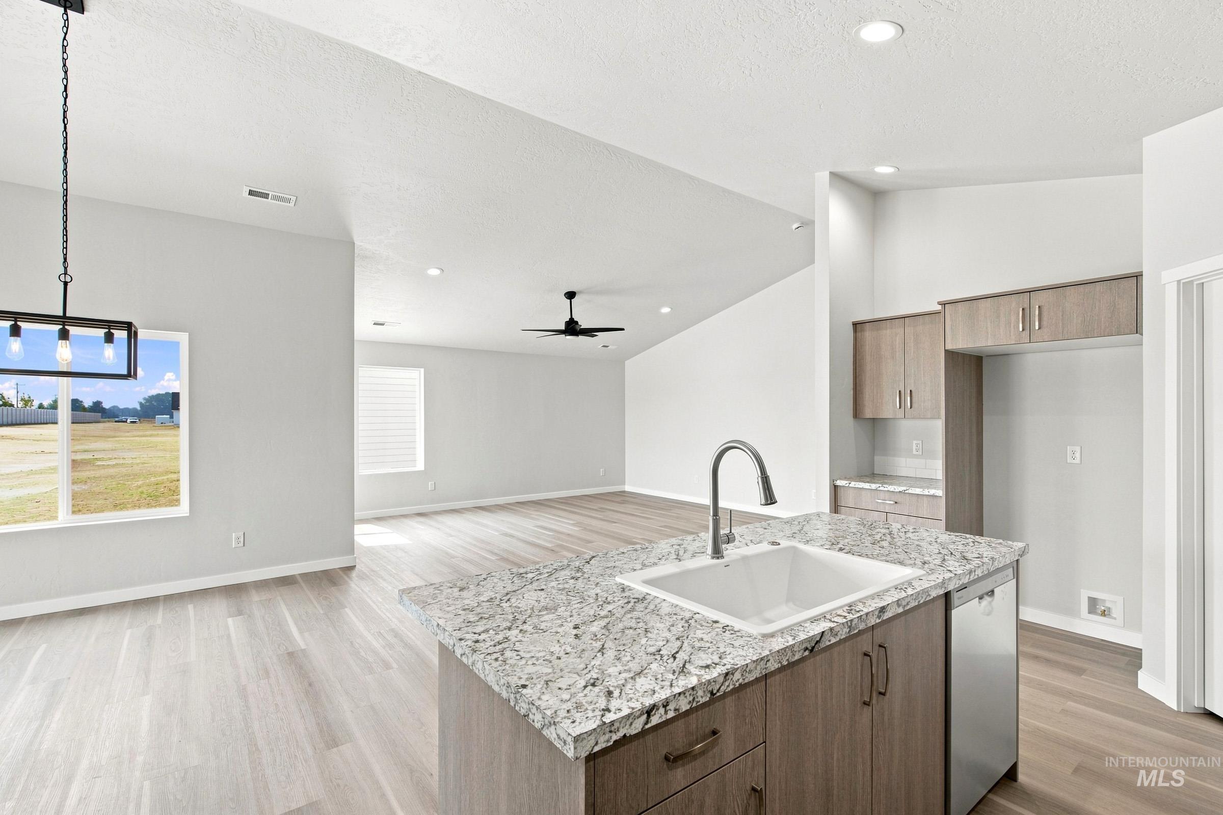 2155 N 8th E St Property Photo 6