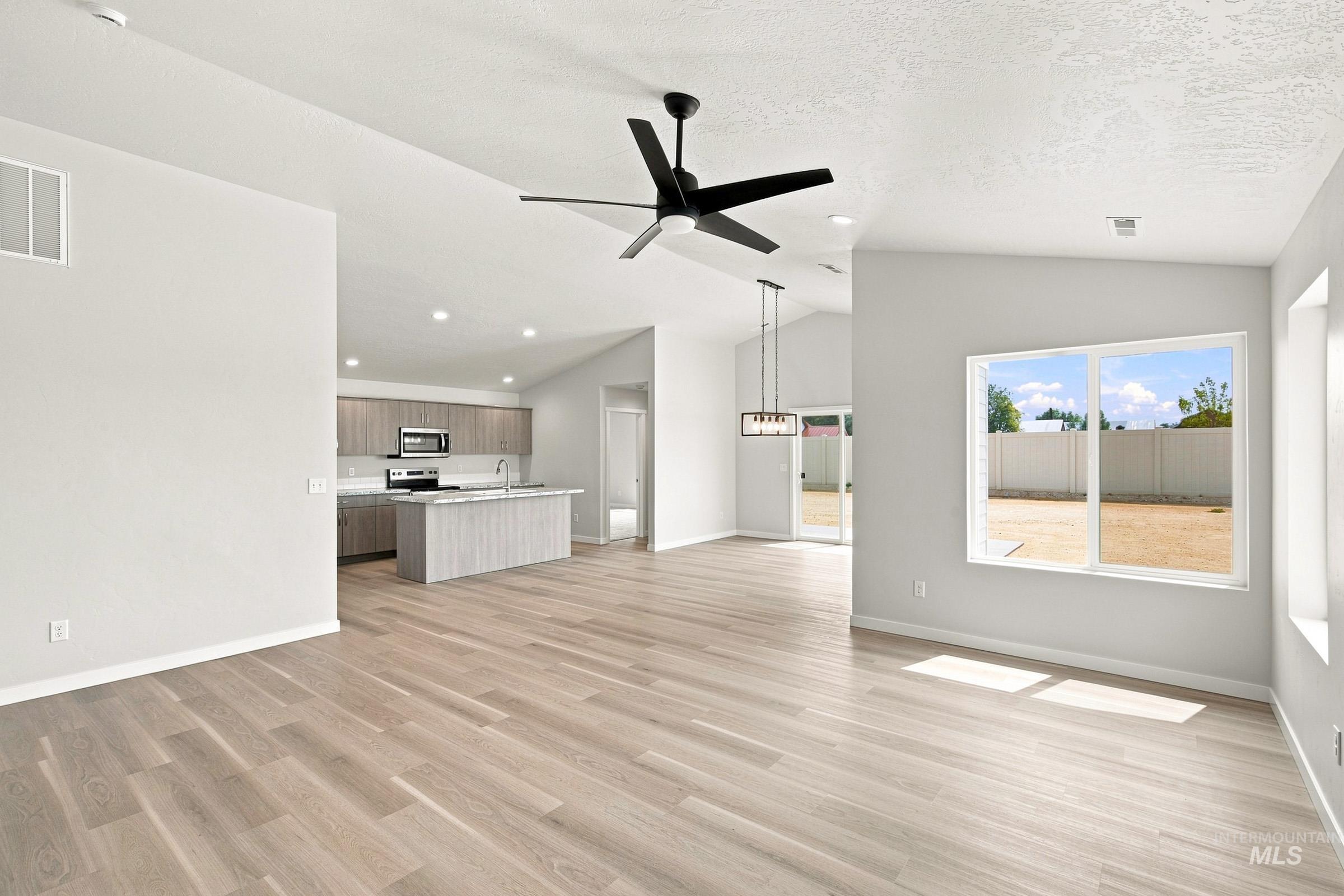 2155 N 8th E St Property Photo 12
