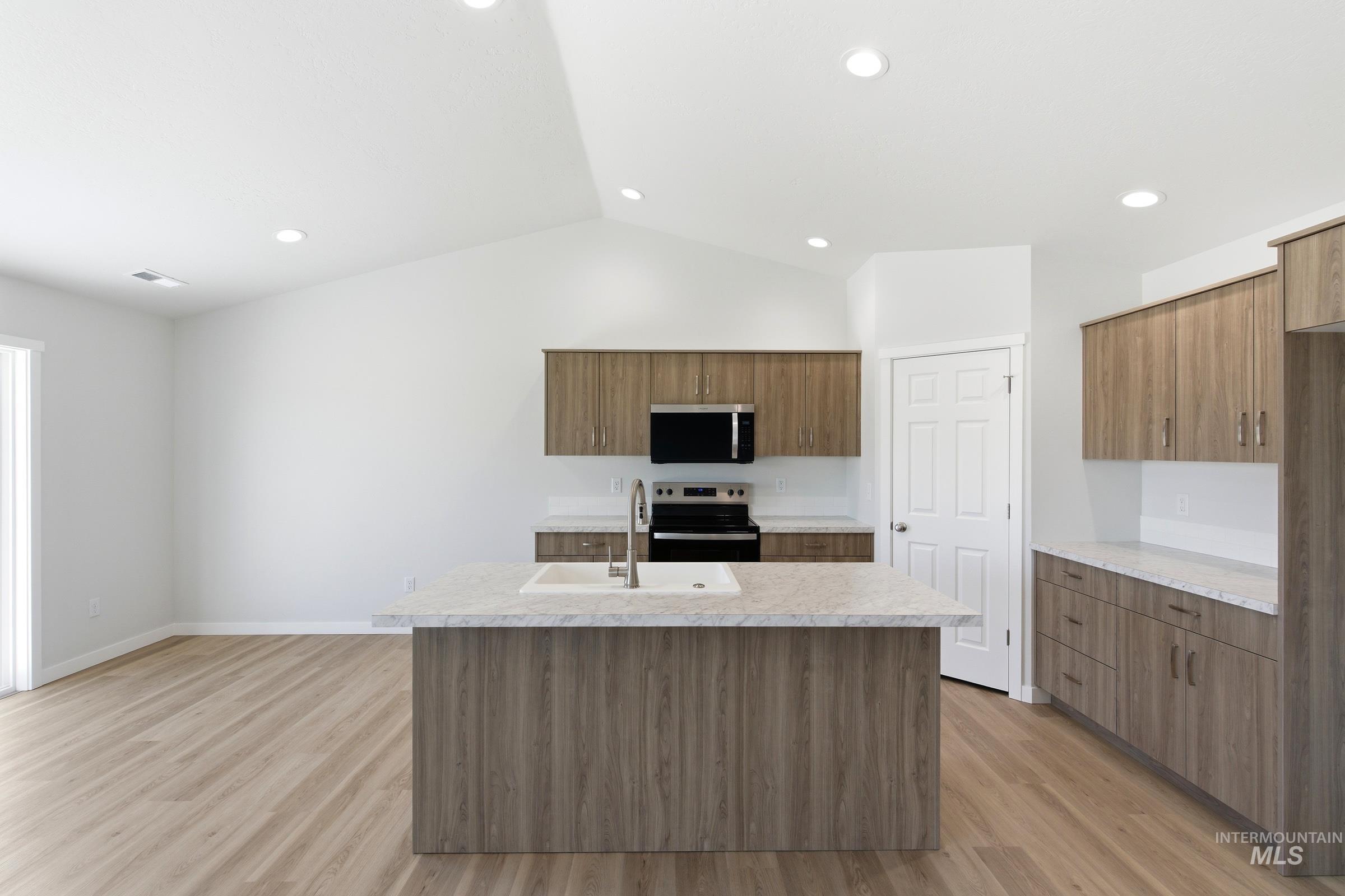 1325 Sunday River St Property Photo 3