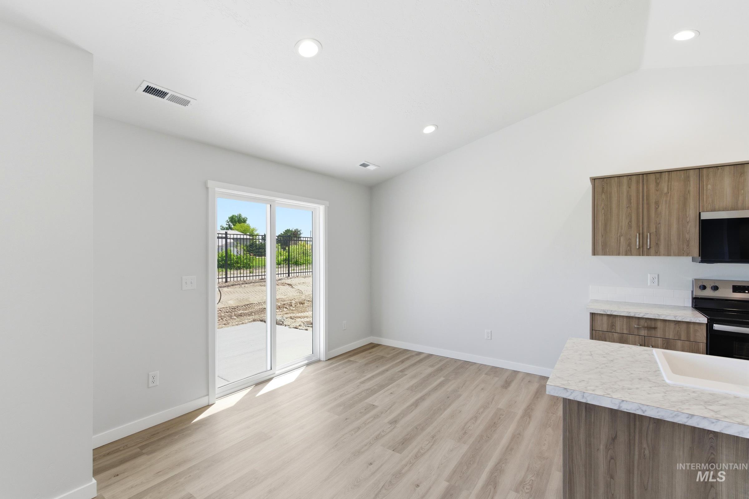 1325 Sunday River St Property Photo 6