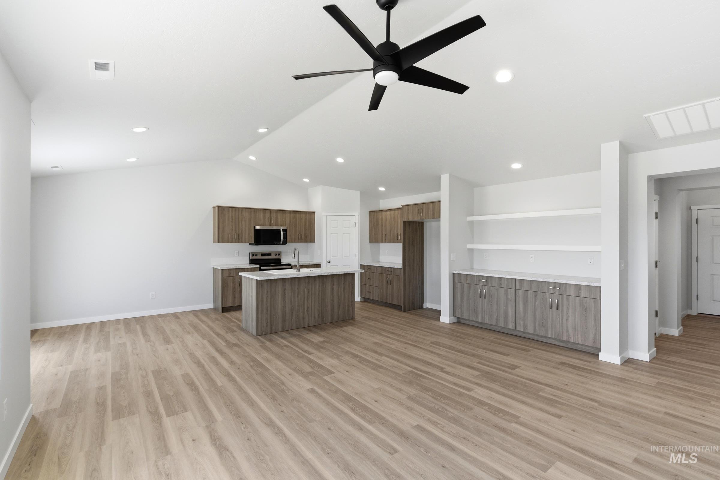 1325 Sunday River St Property Photo 10