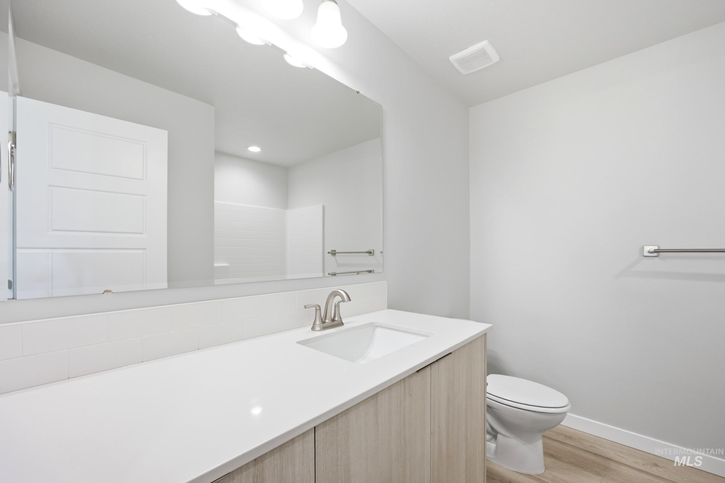 10878 Greensboro St Property Photo 14