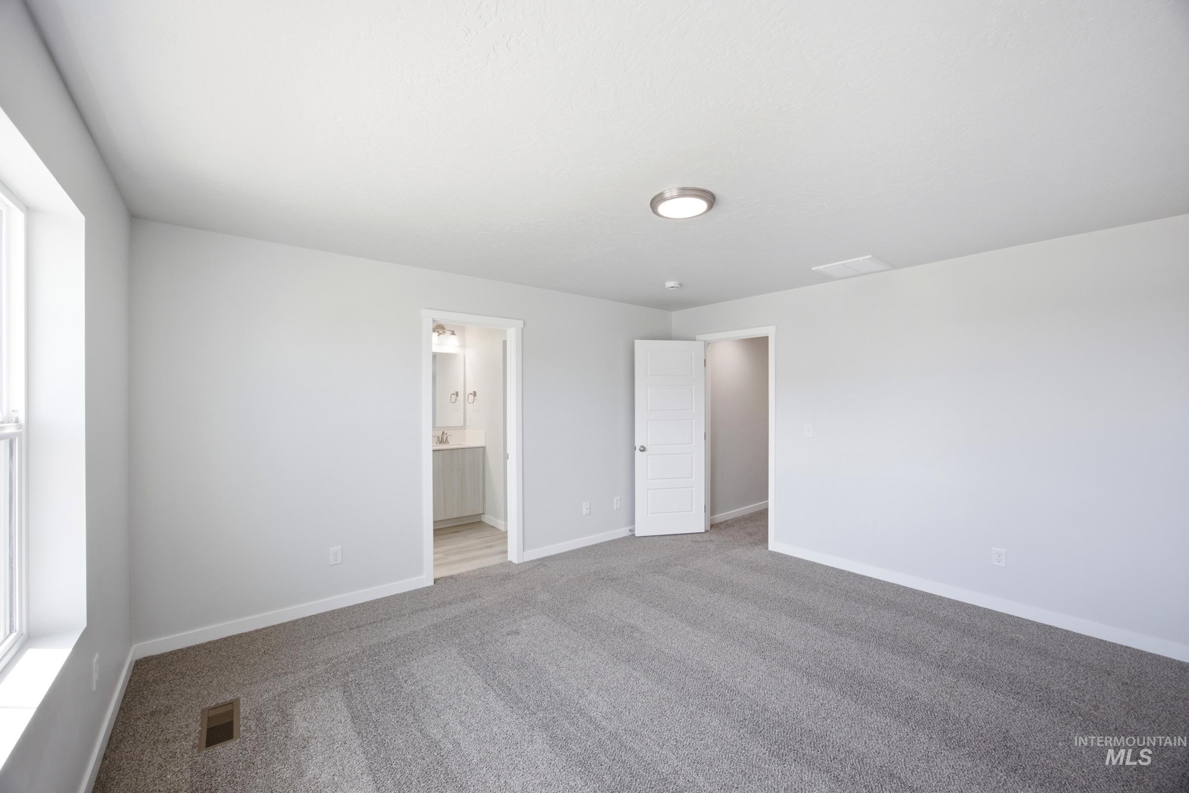 10878 Greensboro St Property Photo 17