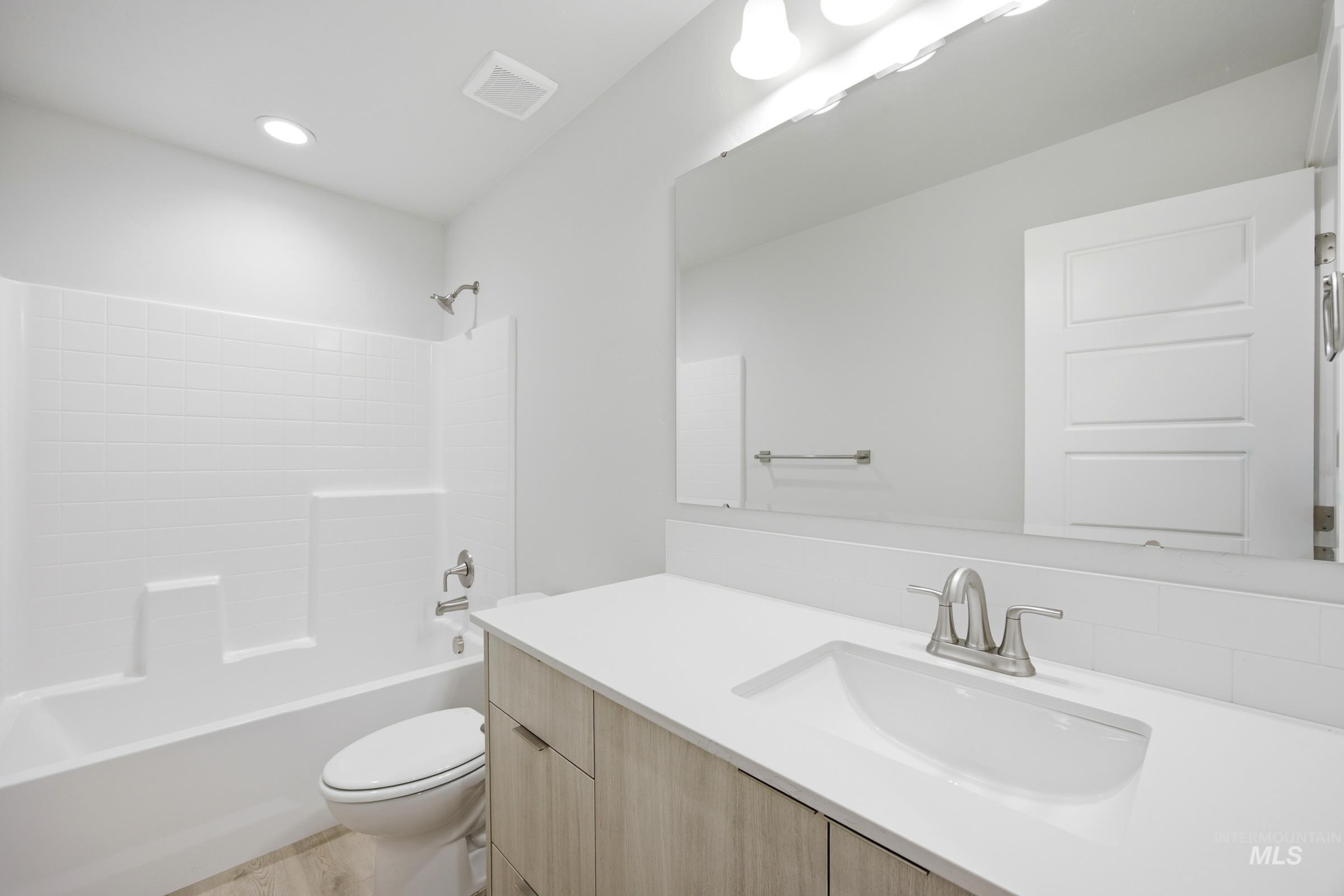 10870 Greensboro St Property Photo 15