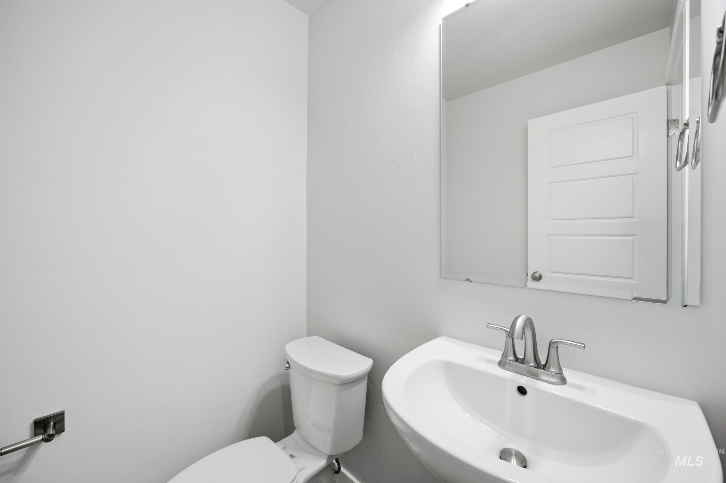 10866 Greensboro St Property Photo 9