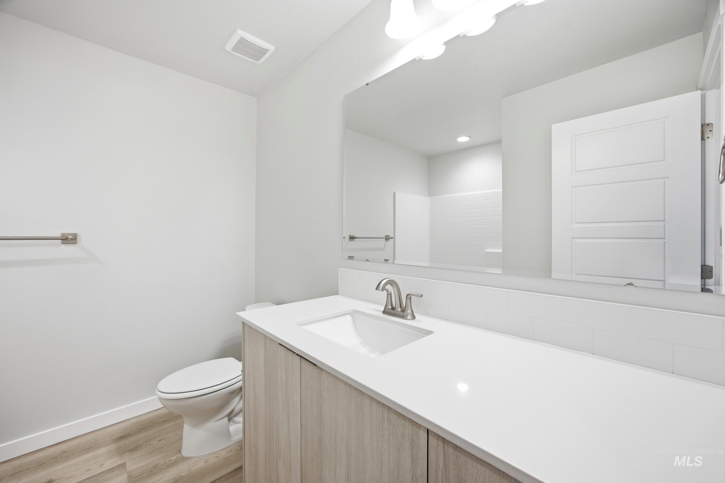 10866 Greensboro St Property Photo 14
