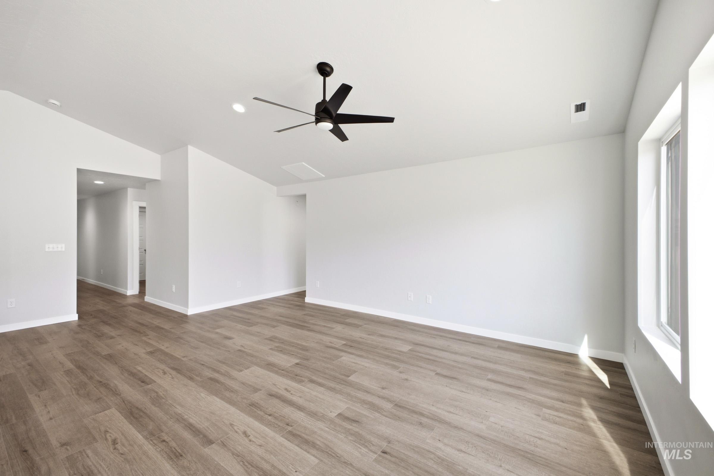2562 W Tar Sands Dr Property Photo 8