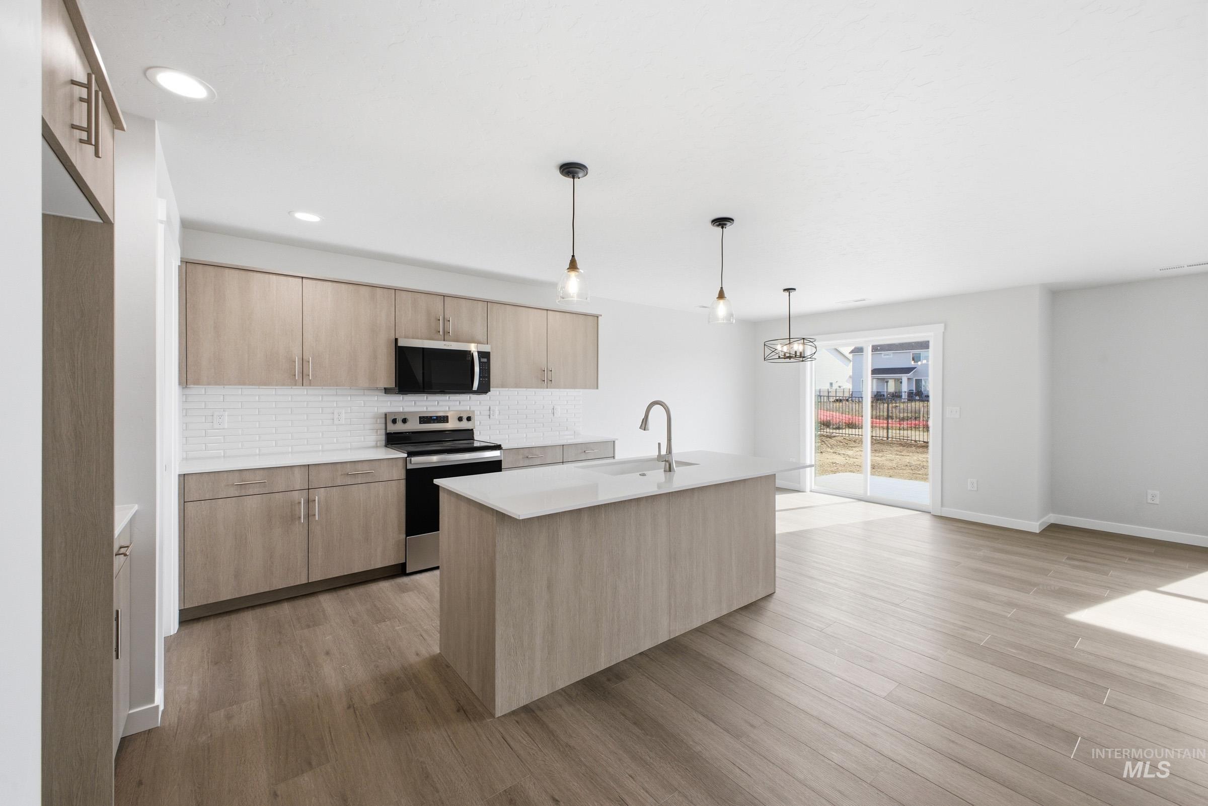 2072 S Summerson Way Property Photo 4
