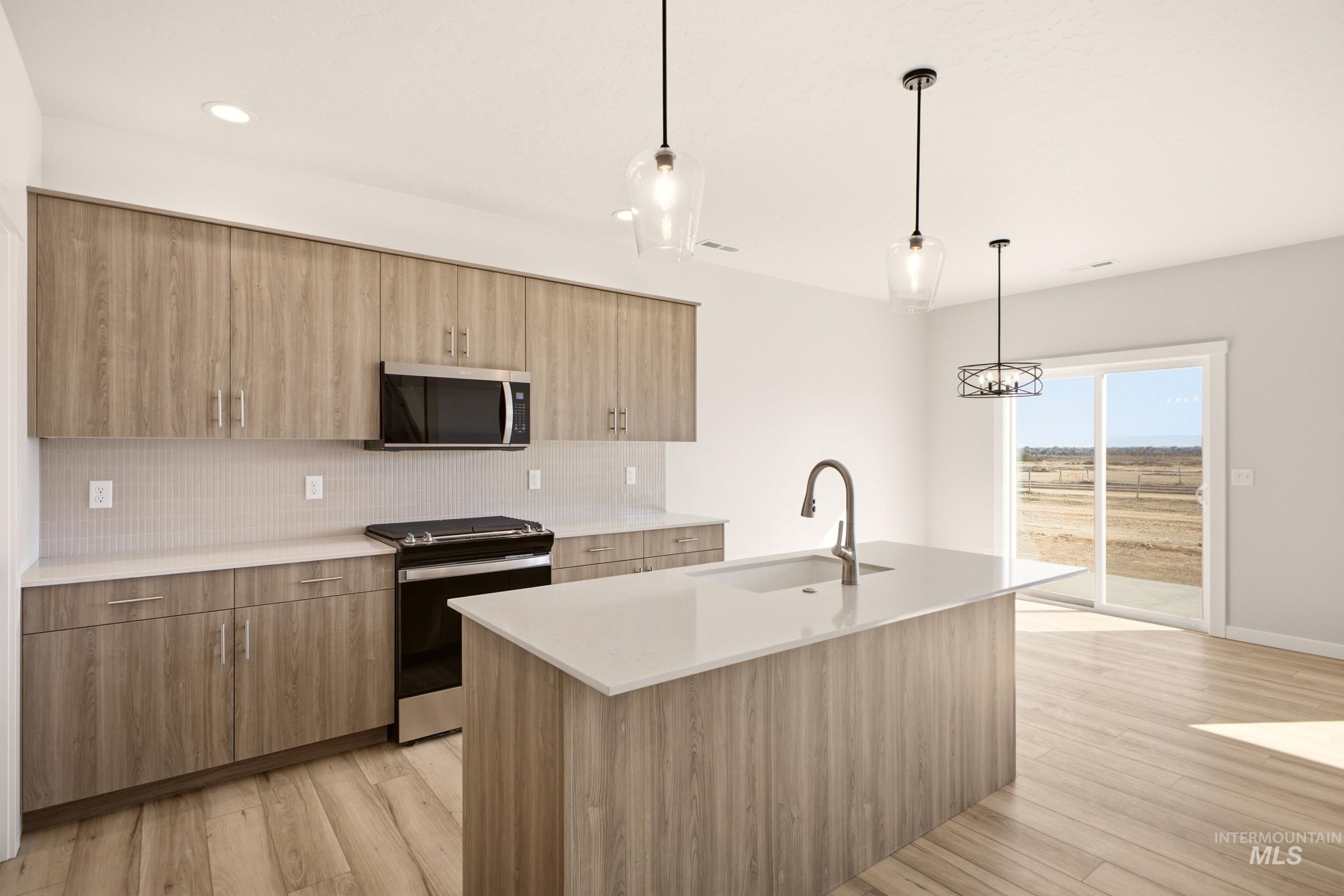 2072 S Summerson Way Property Photo 4