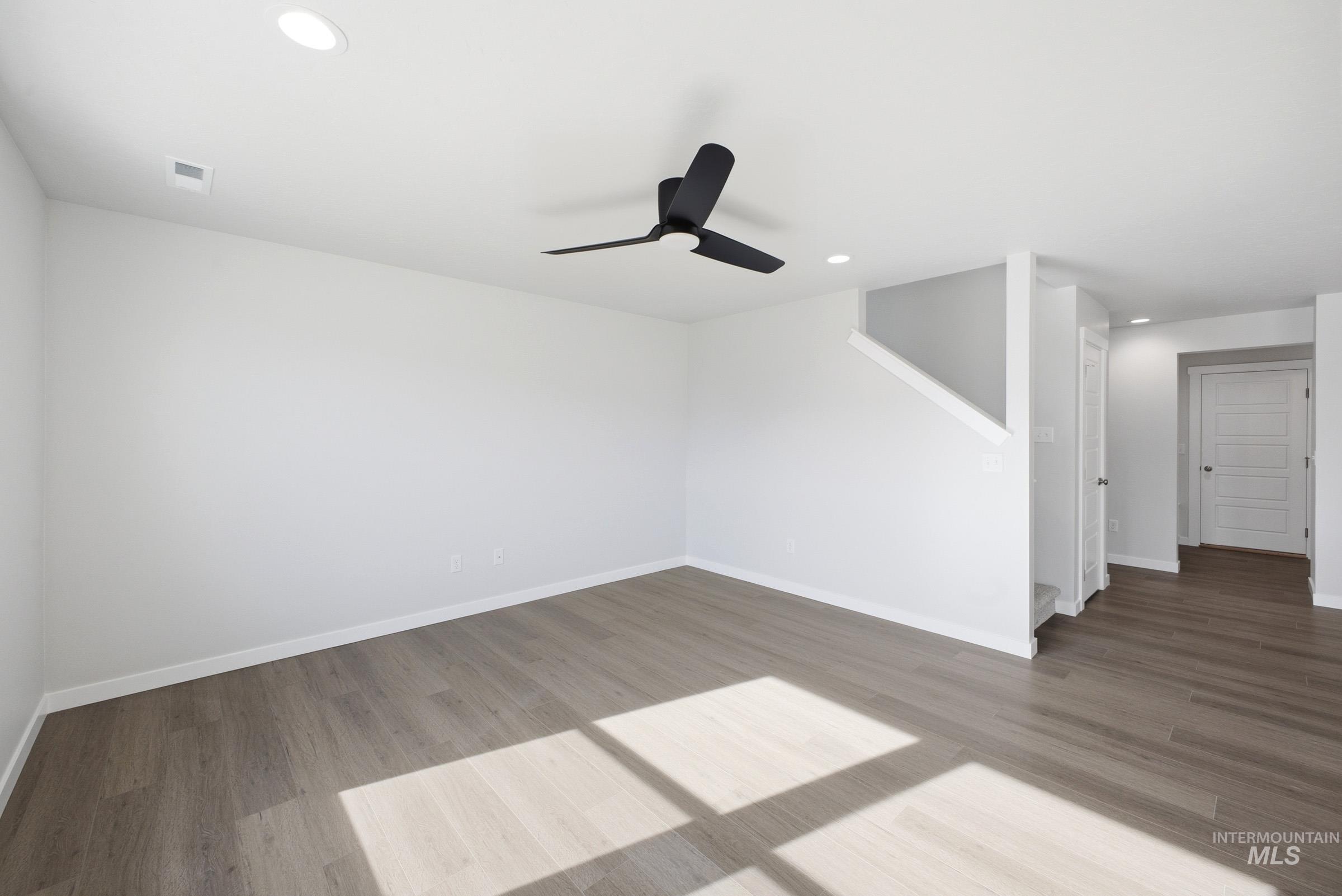 2072 S Summerson Way Property Photo 9