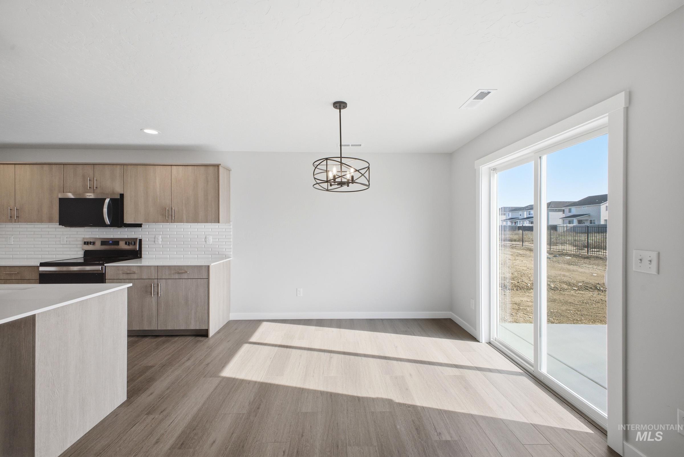 2072 S Summerson Way Property Photo 10