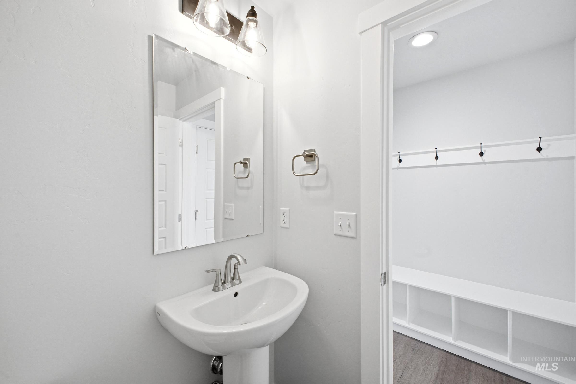 2072 S Summerson Way Property Photo 11