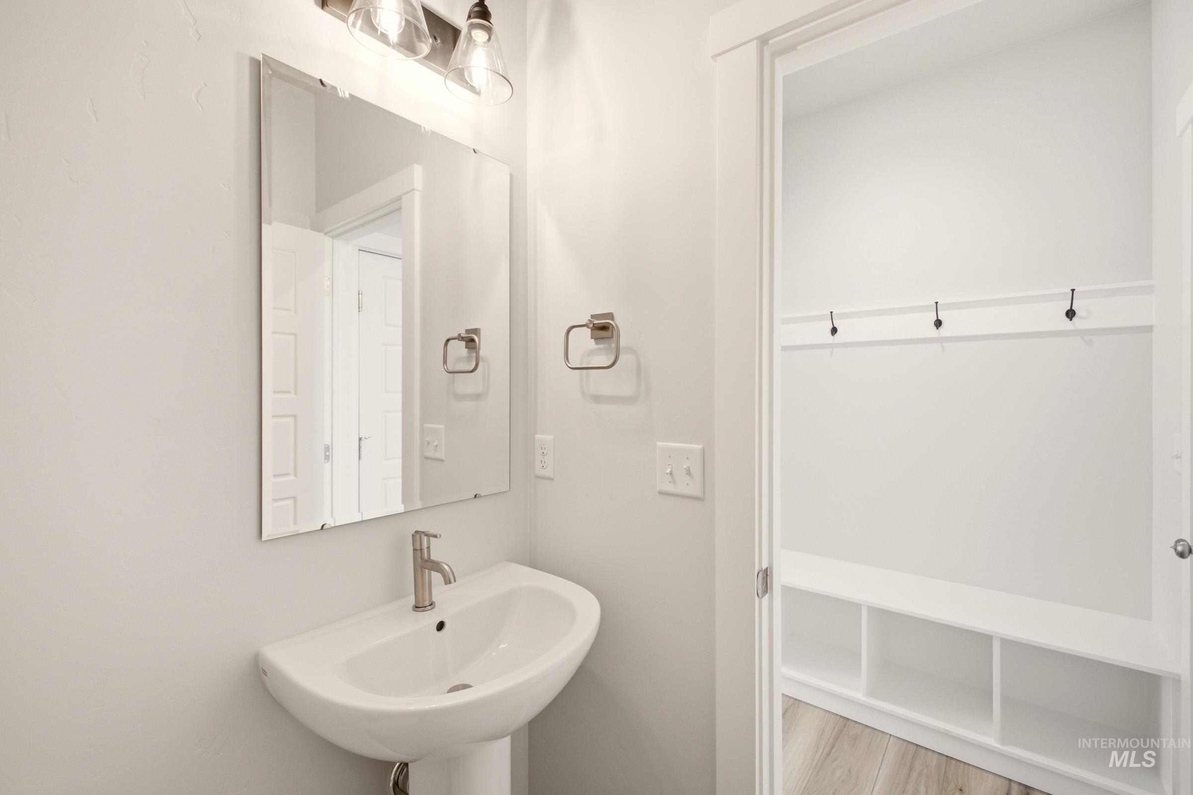 2072 S Summerson Way Property Photo 14