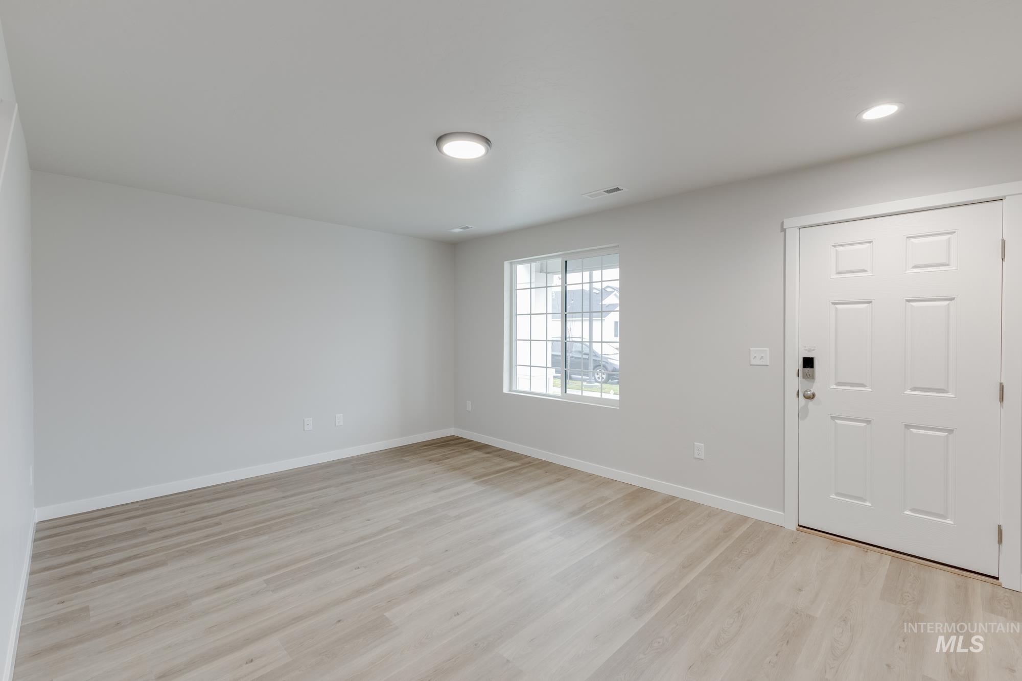 14068 Shiny Spruce St Property Photo 2