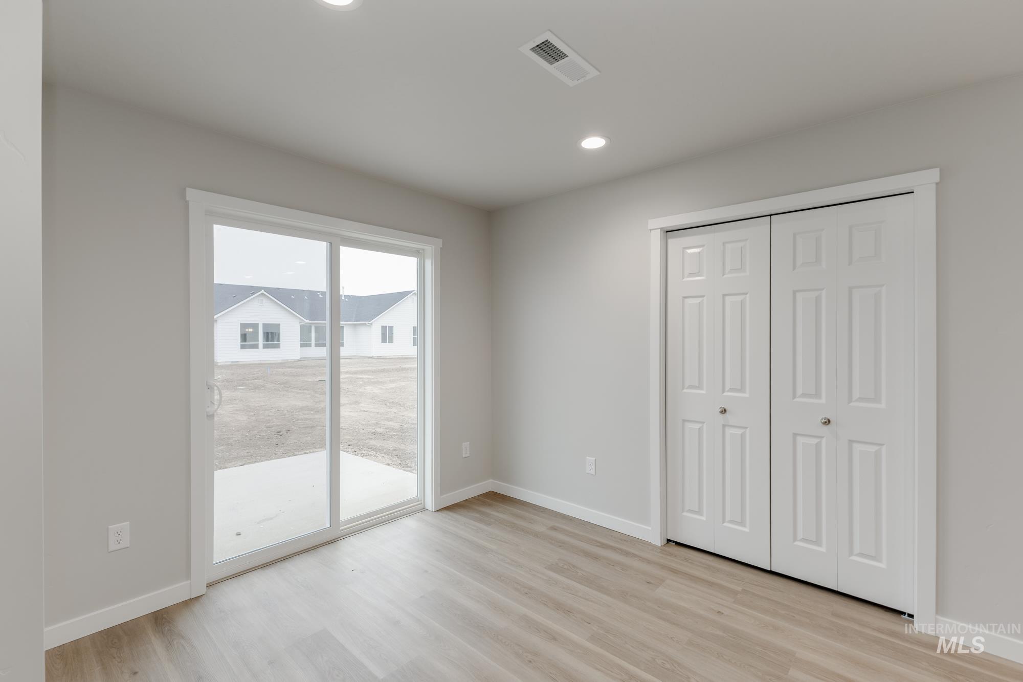 14068 Shiny Spruce St Property Photo 6