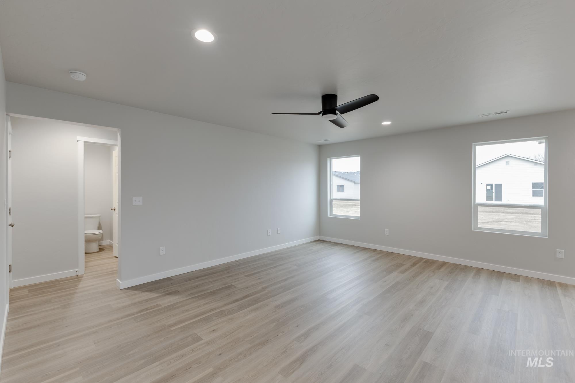 14068 Shiny Spruce St Property Photo 7