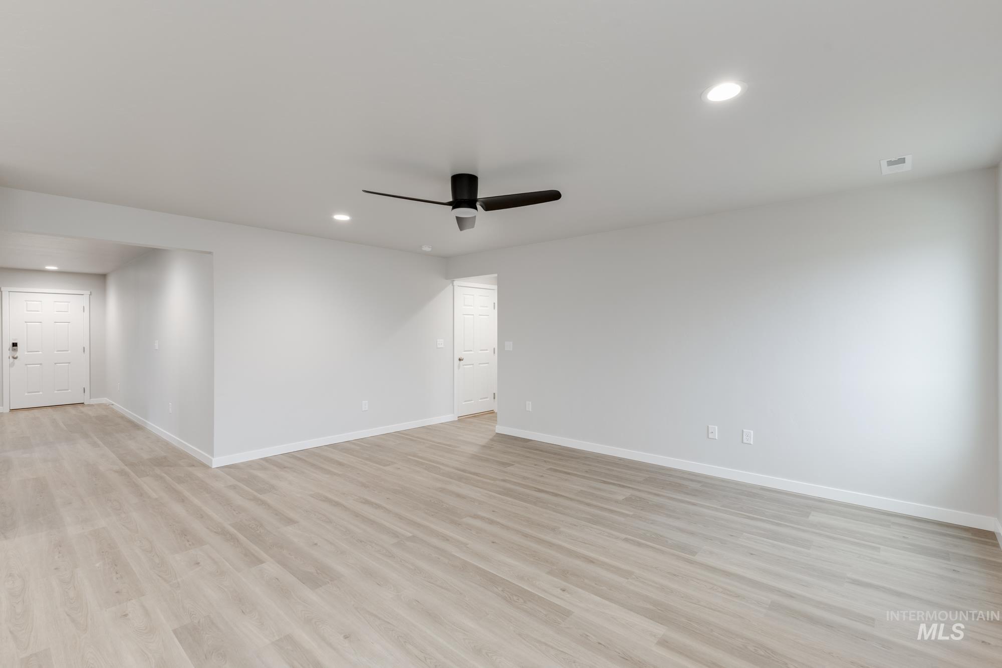 14068 Shiny Spruce St Property Photo 8