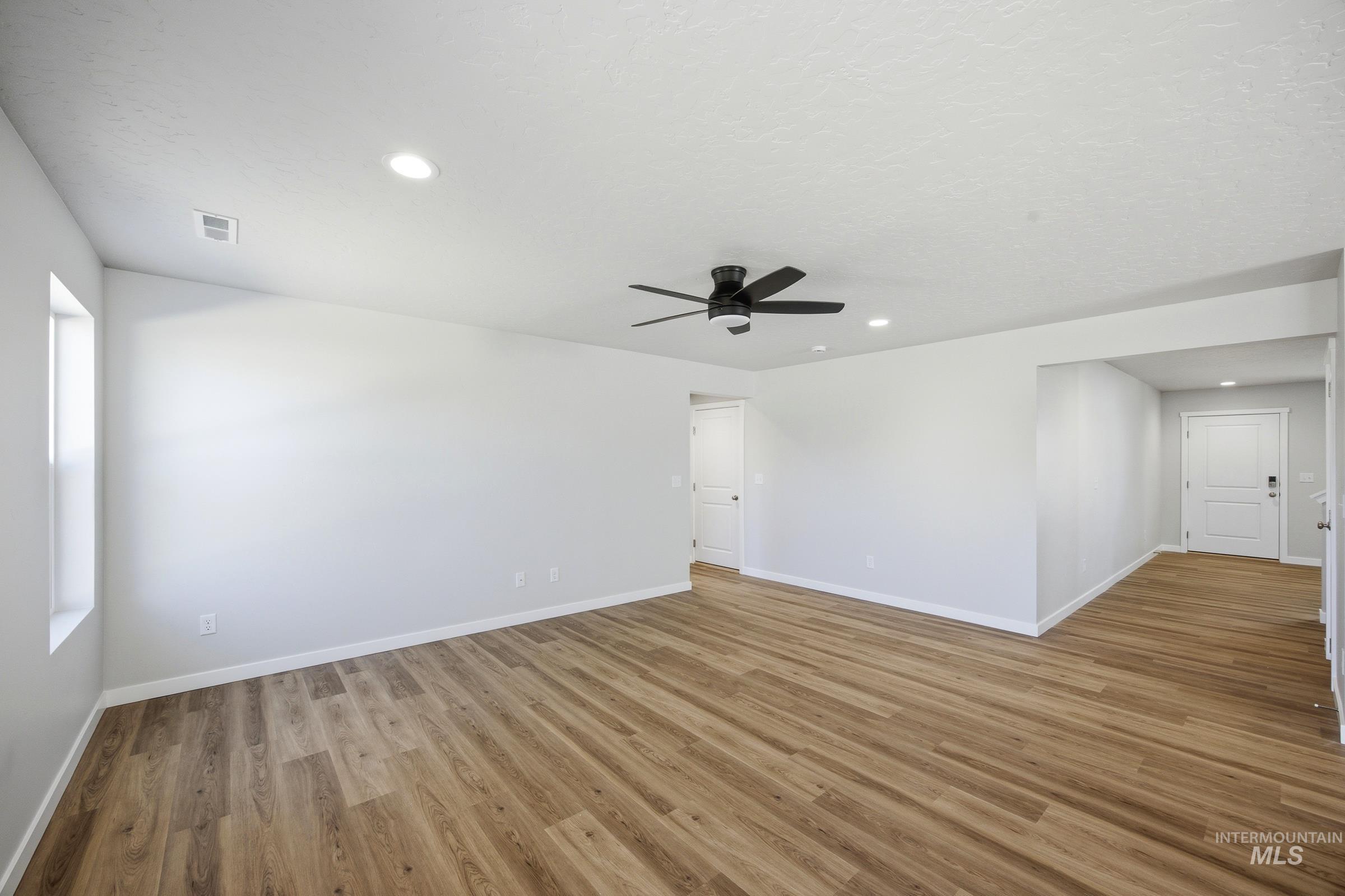 14068 Shiny Spruce St Property Photo 8