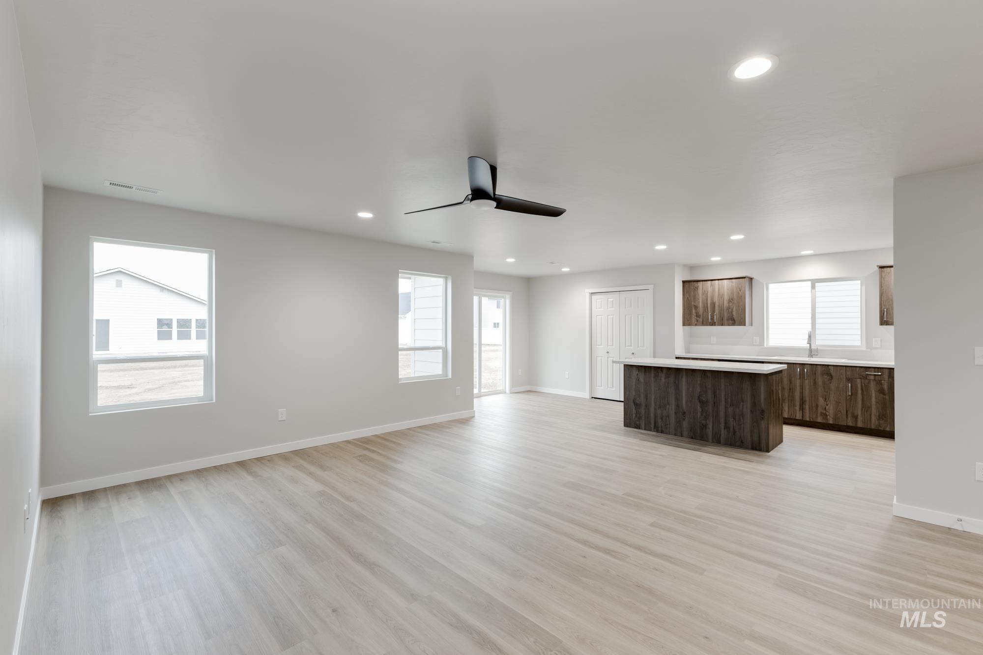 14068 Shiny Spruce St Property Photo 9
