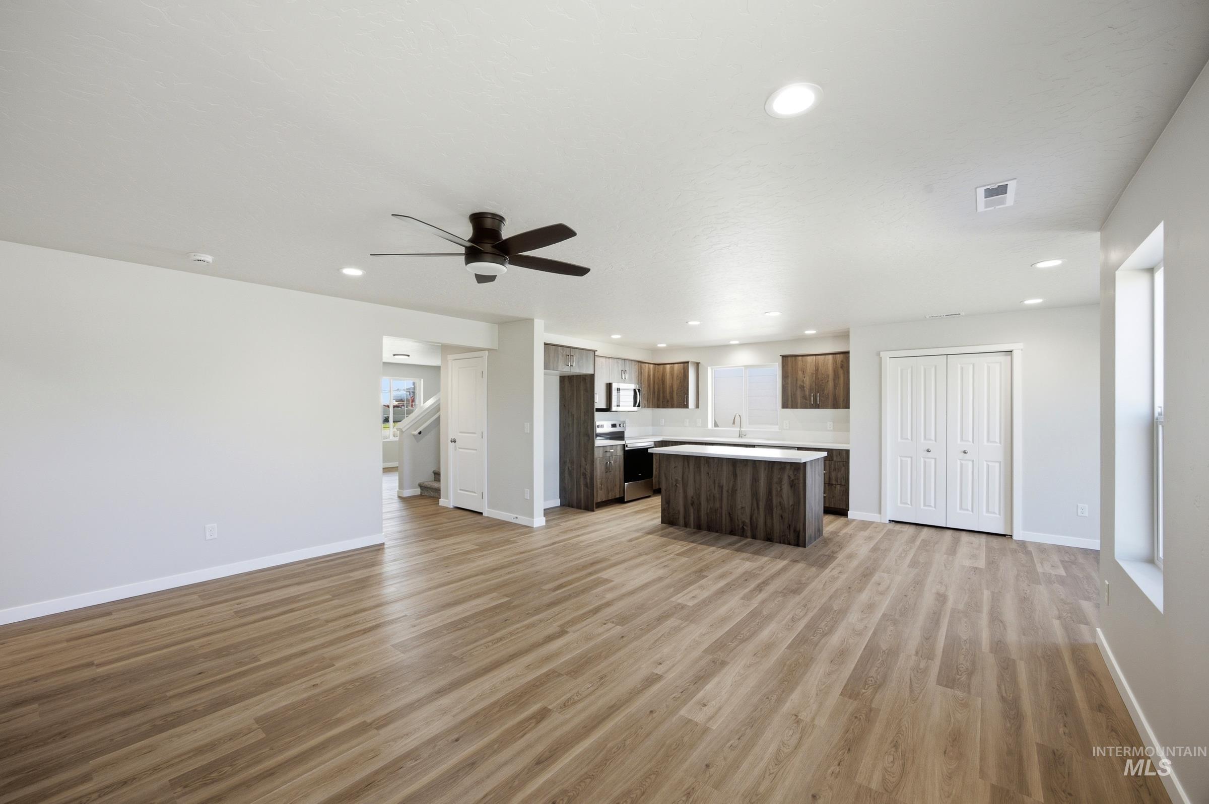 14068 Shiny Spruce St Property Photo 9