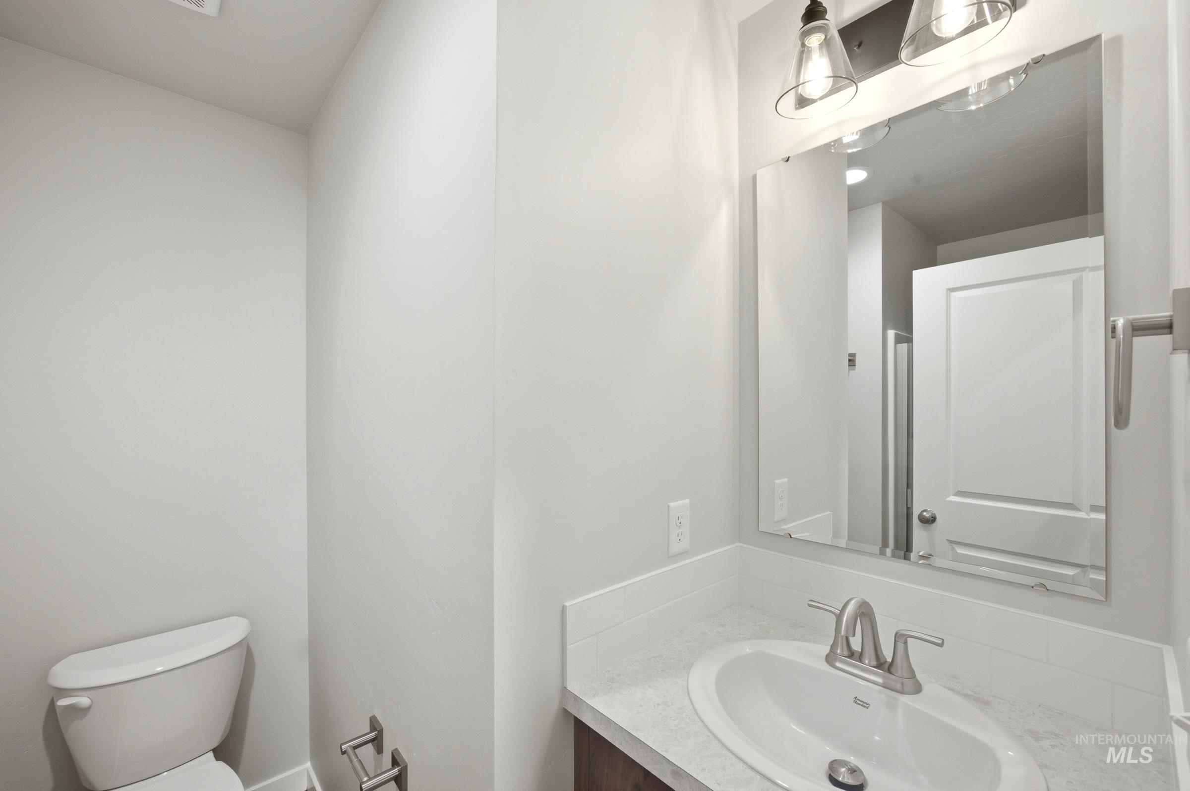 14068 Shiny Spruce St Property Photo 12