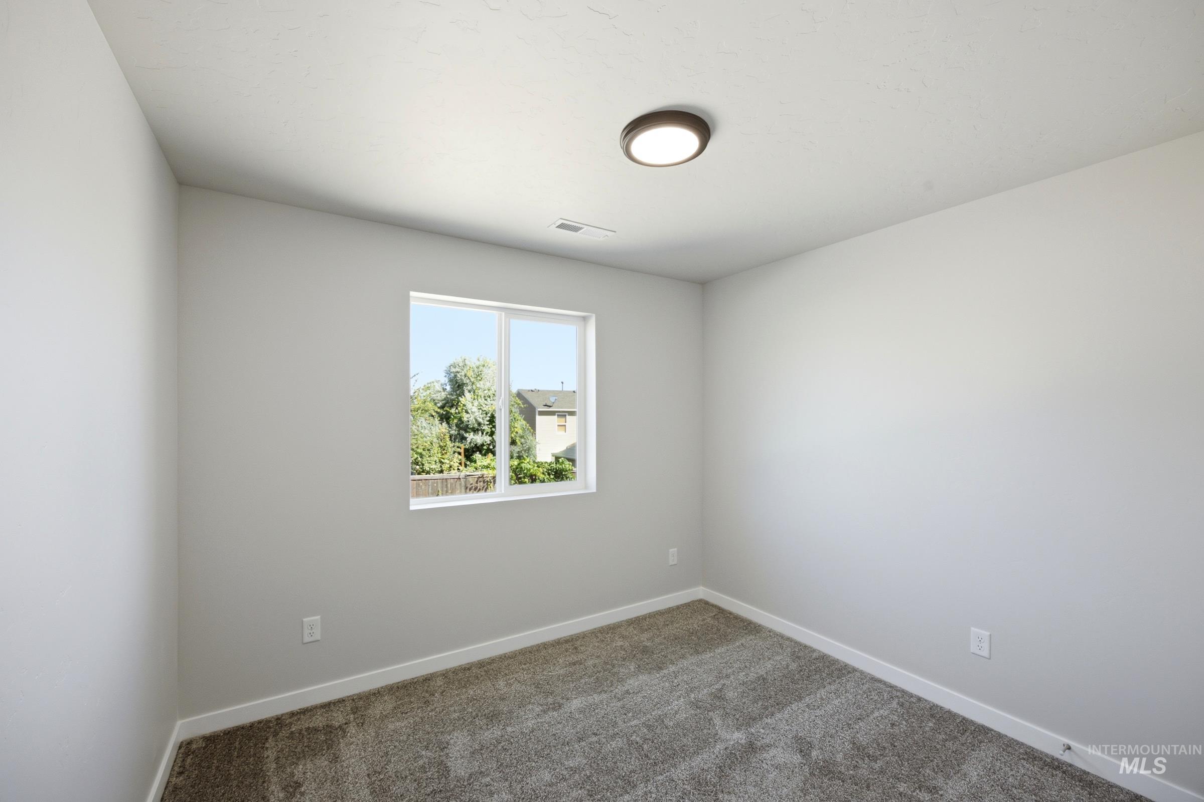 14068 Shiny Spruce St Property Photo 13