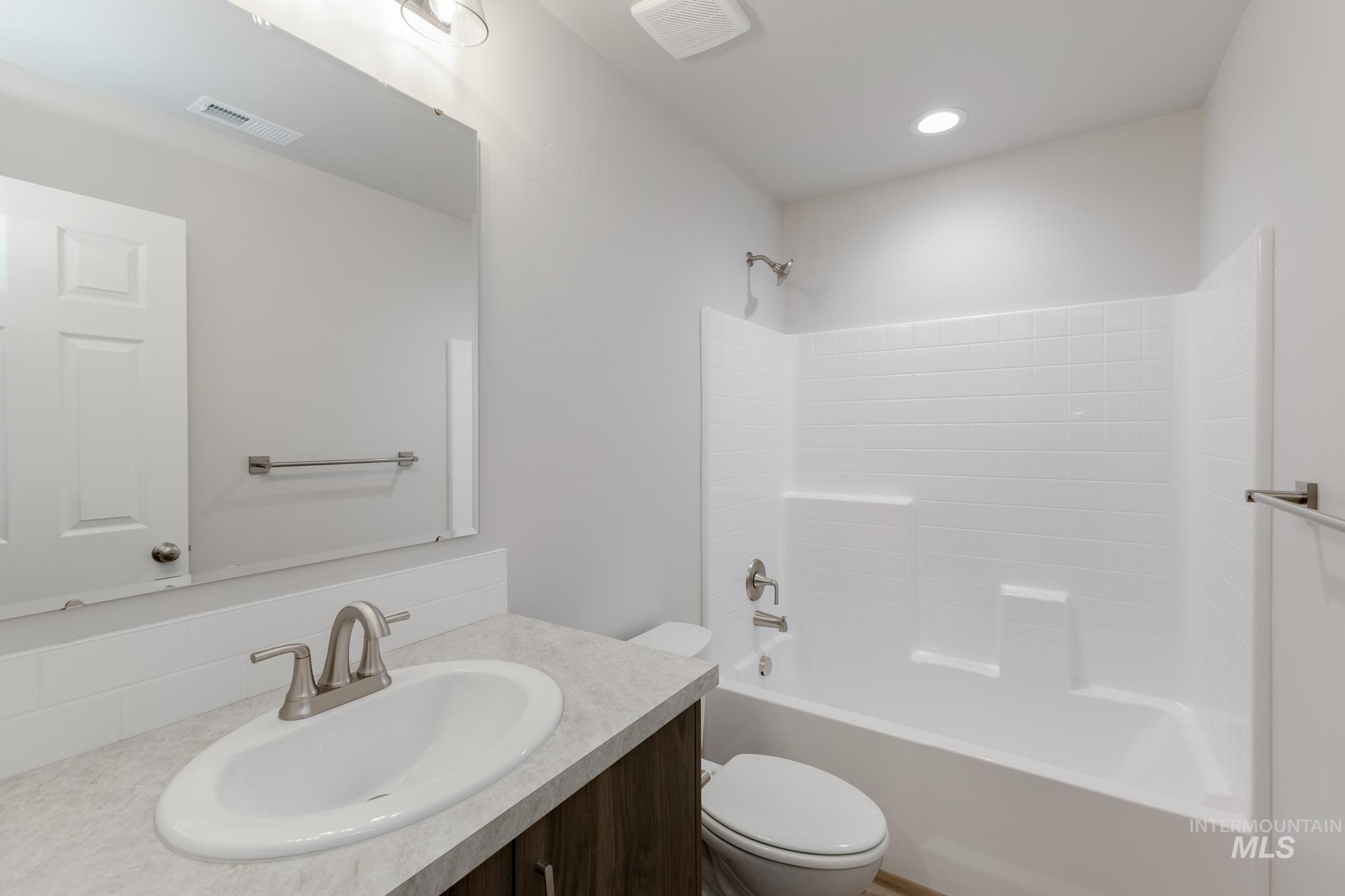 14068 Shiny Spruce St Property Photo 18