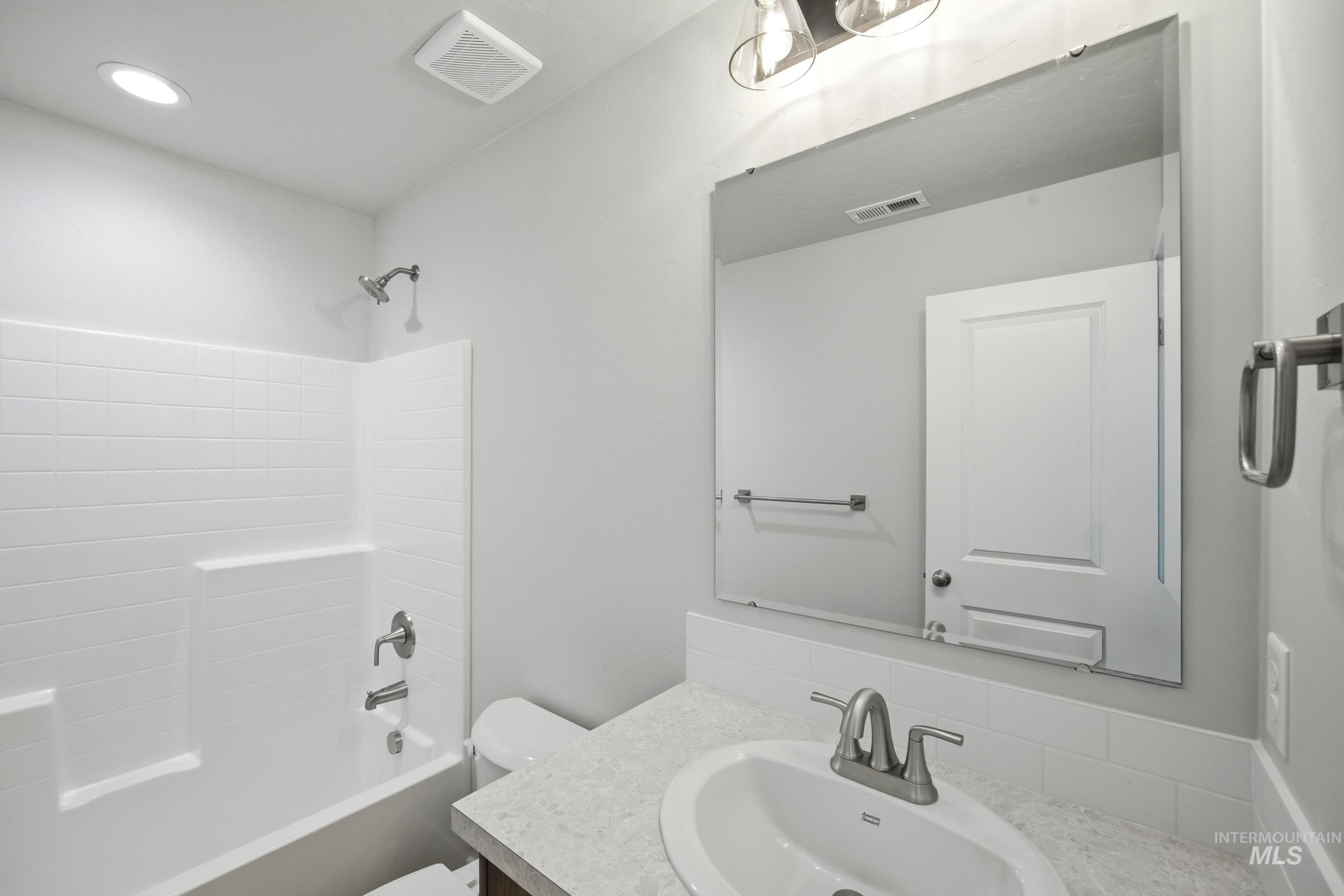 14068 Shiny Spruce St Property Photo 27