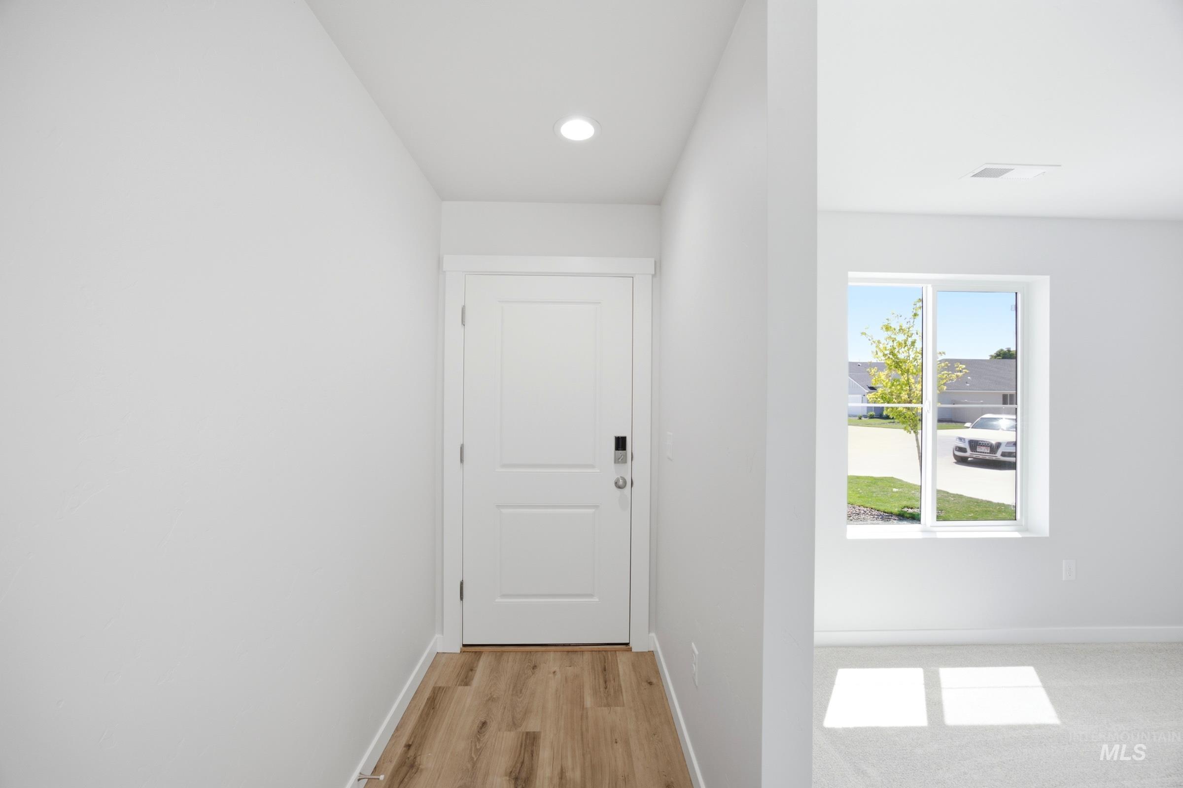 5409 S Edgecomb Way Property Photo 2
