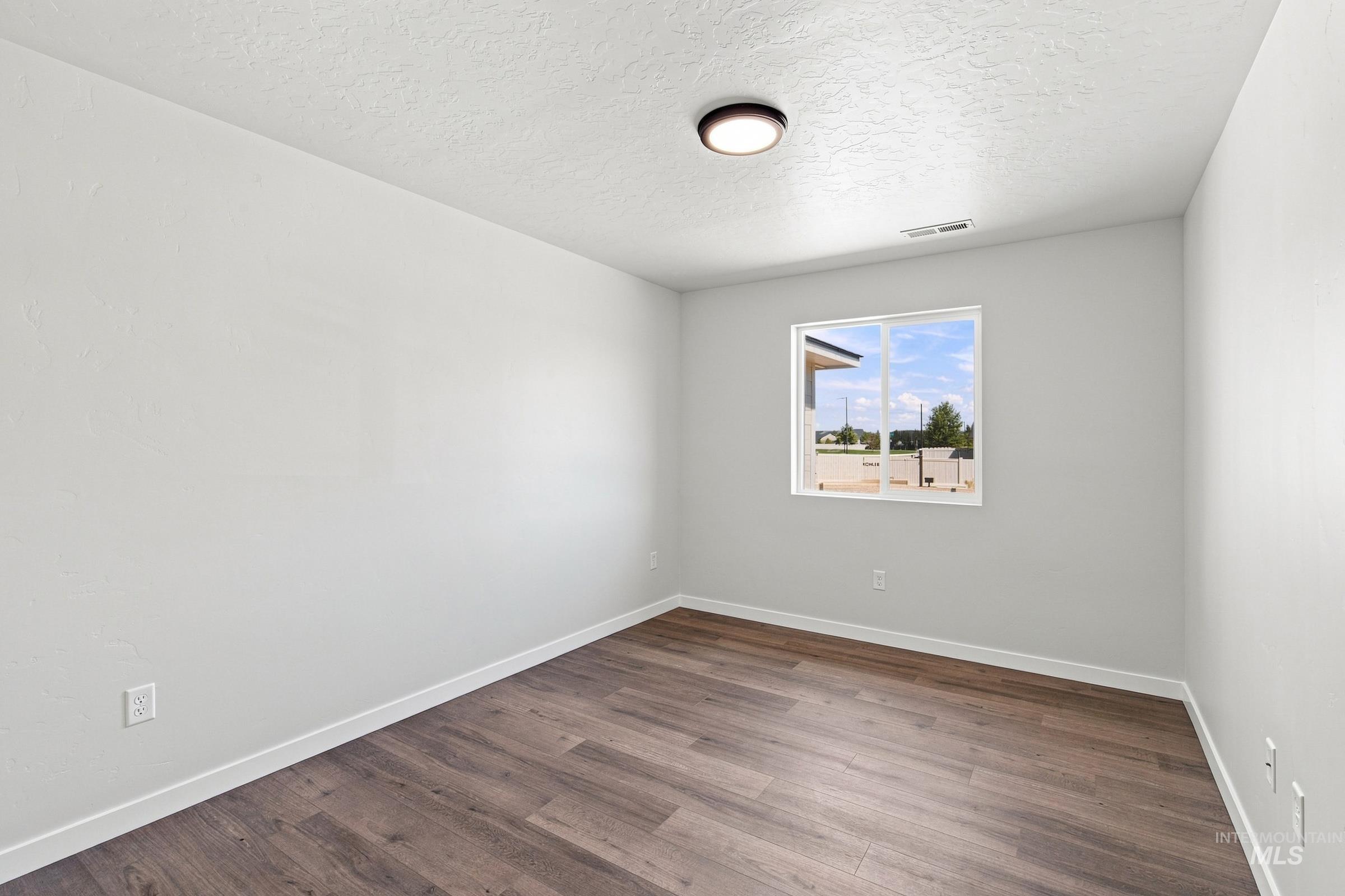 15388 Patriot Ave Property Photo 18