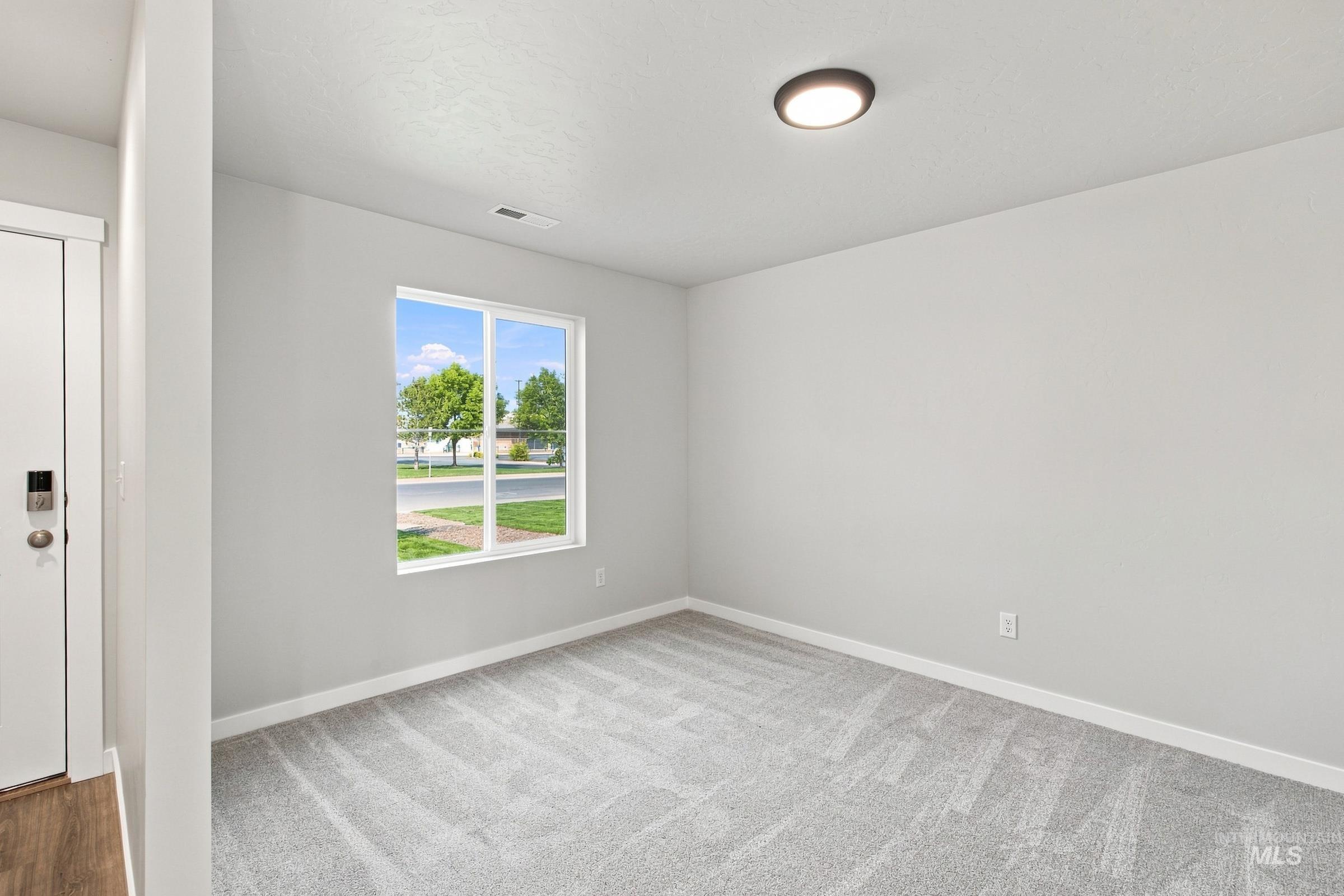 15376 Patriot Ave Property Photo 13