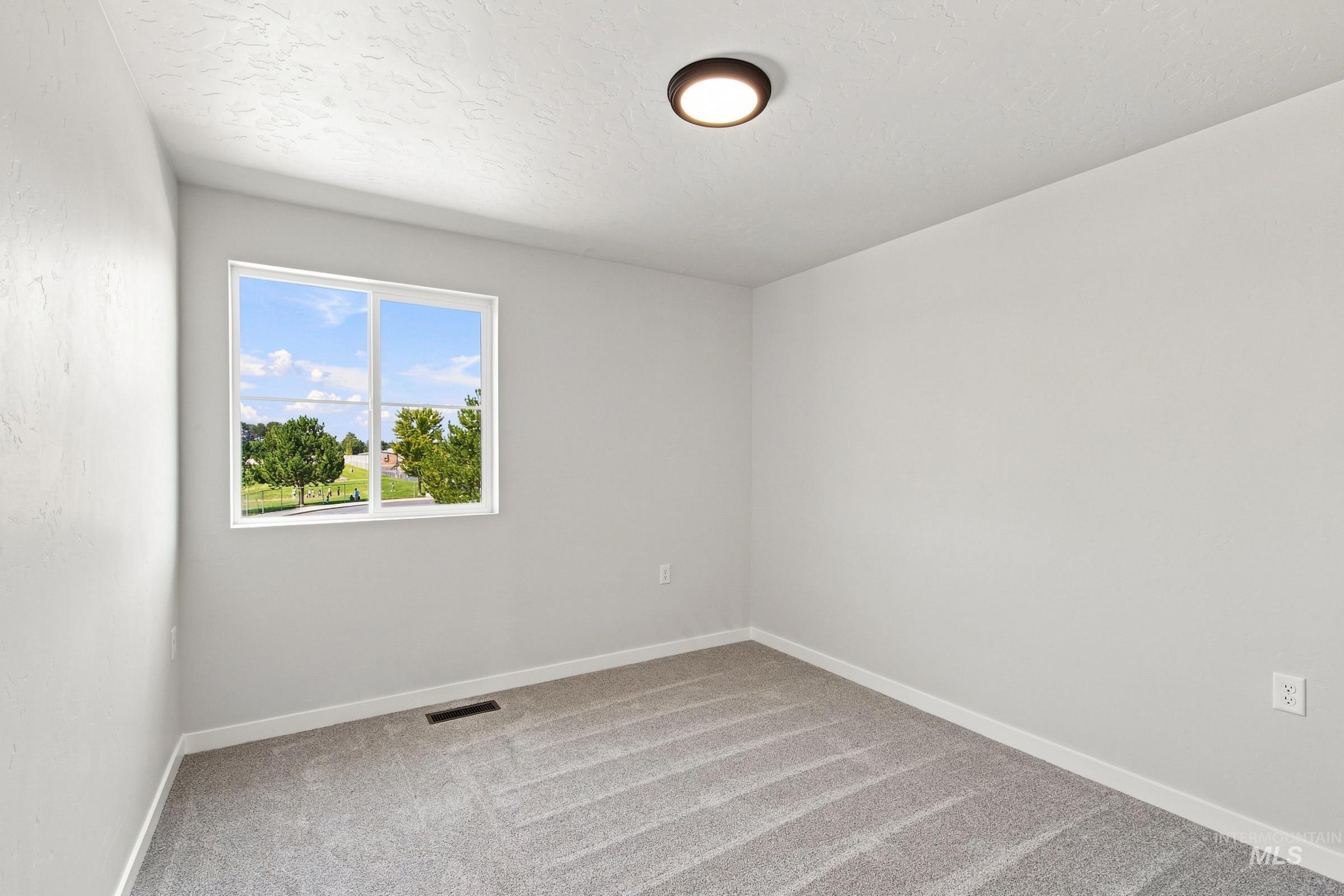 15376 Patriot Ave Property Photo 17