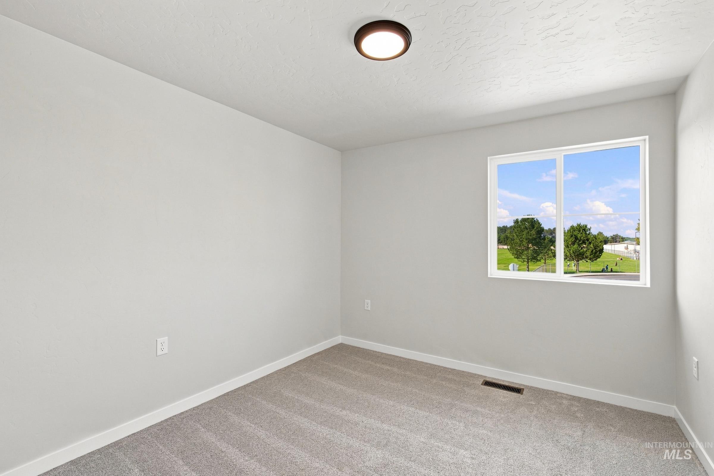 15376 Patriot Ave Property Photo 19