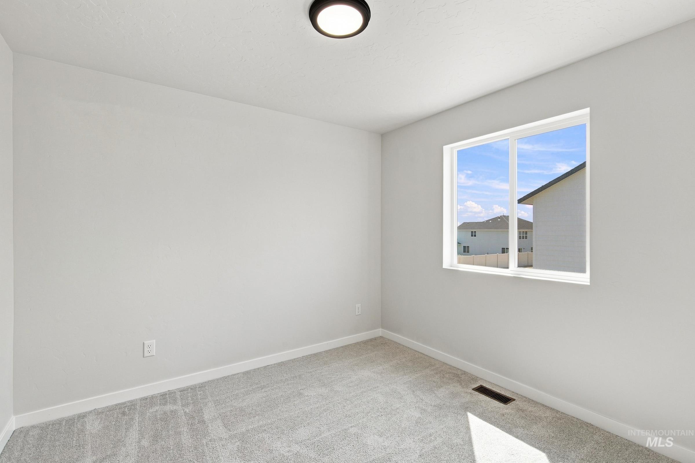 15376 Patriot Ave Property Photo 21