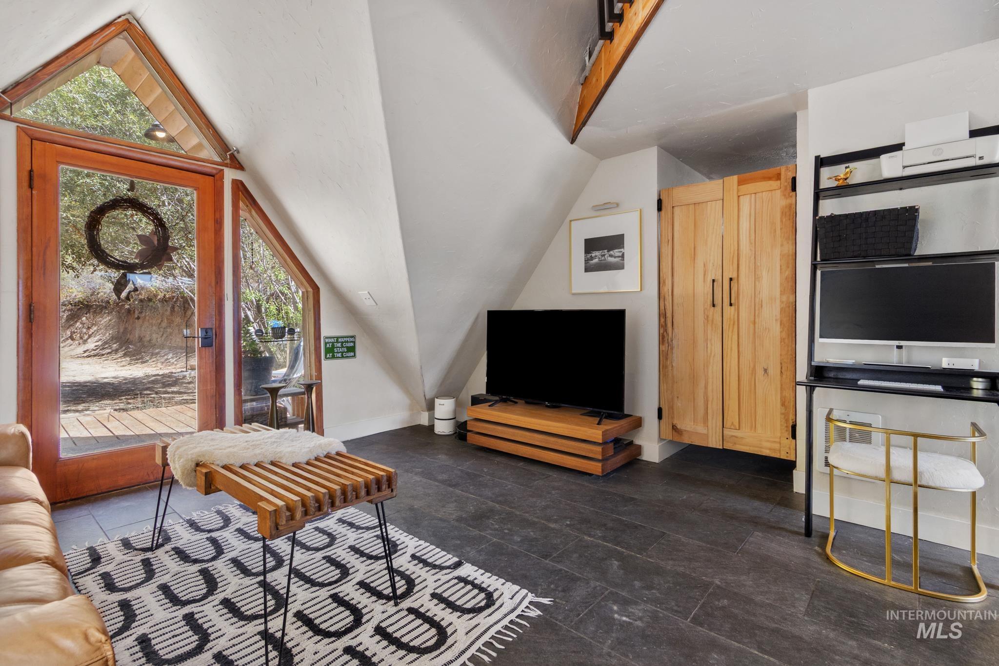 25 Park Lane Property Photo 8