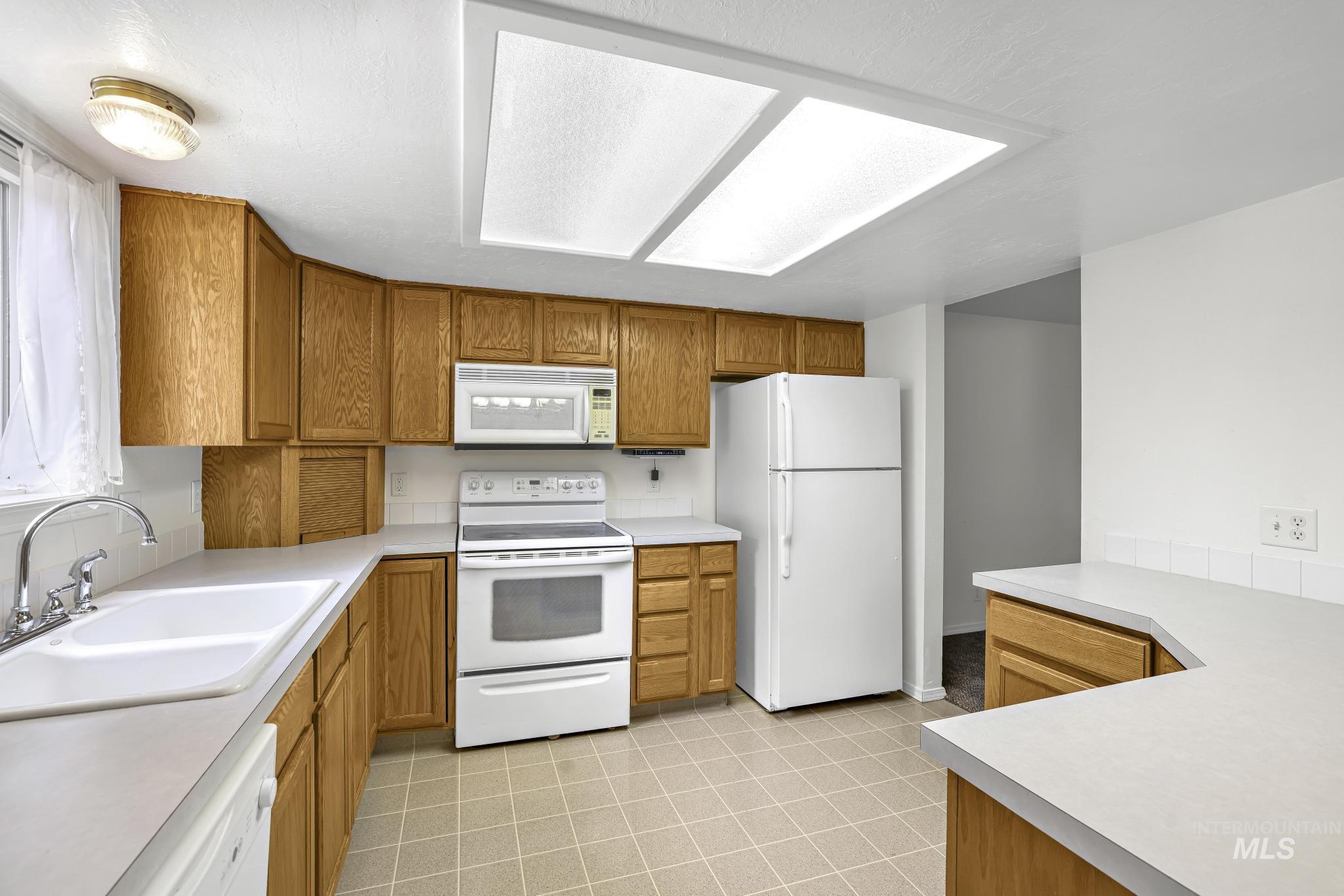 351 4 Elm St N Property Photo 10