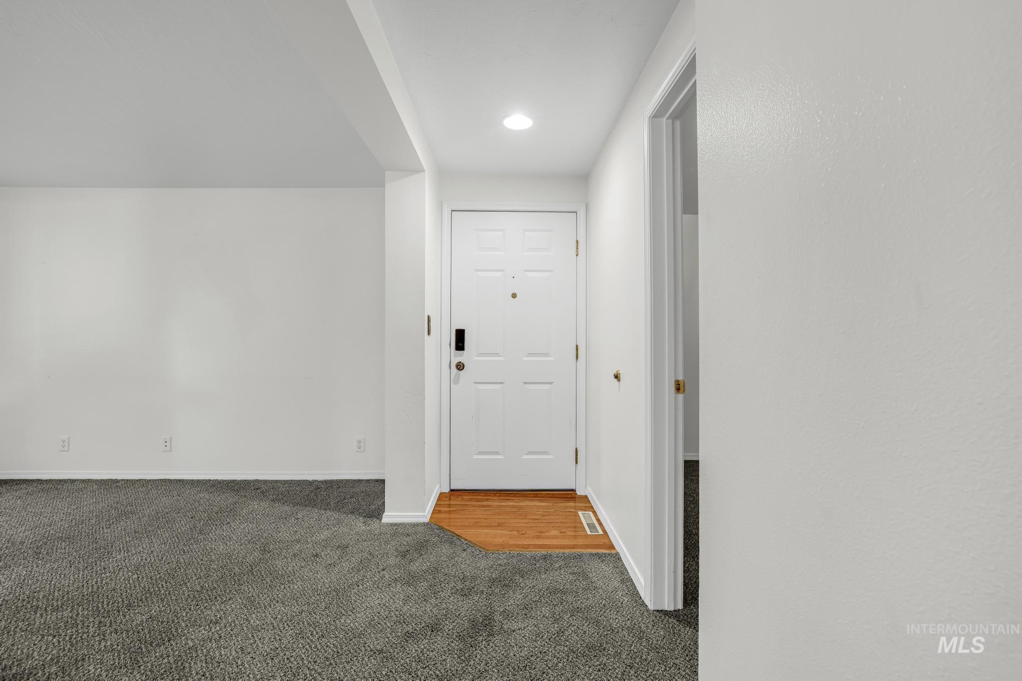 351 4 Elm St N Property Photo 15
