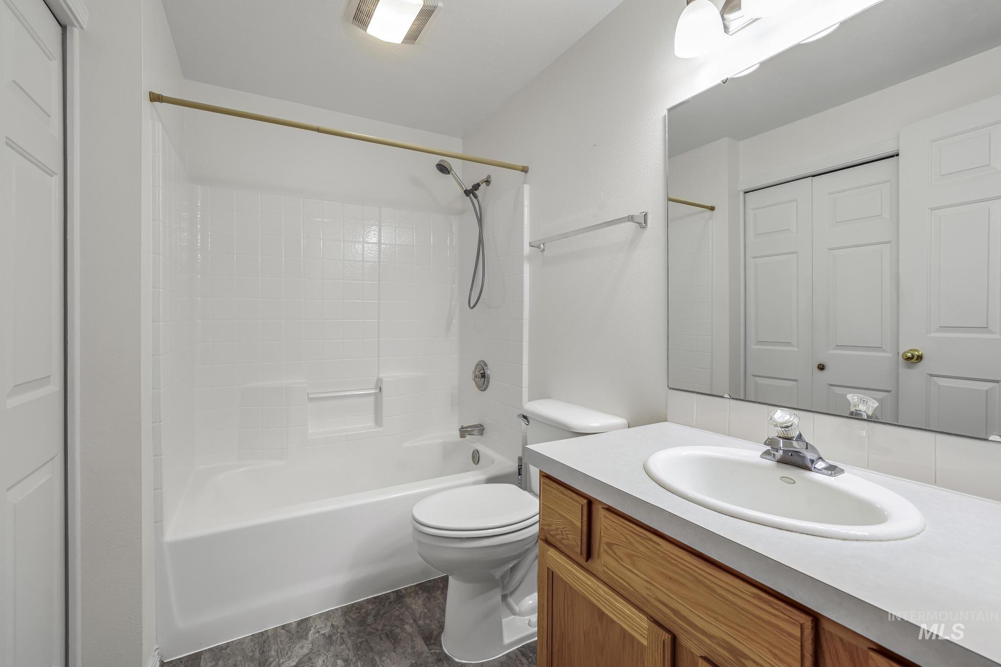 351 4 Elm St N Property Photo 18