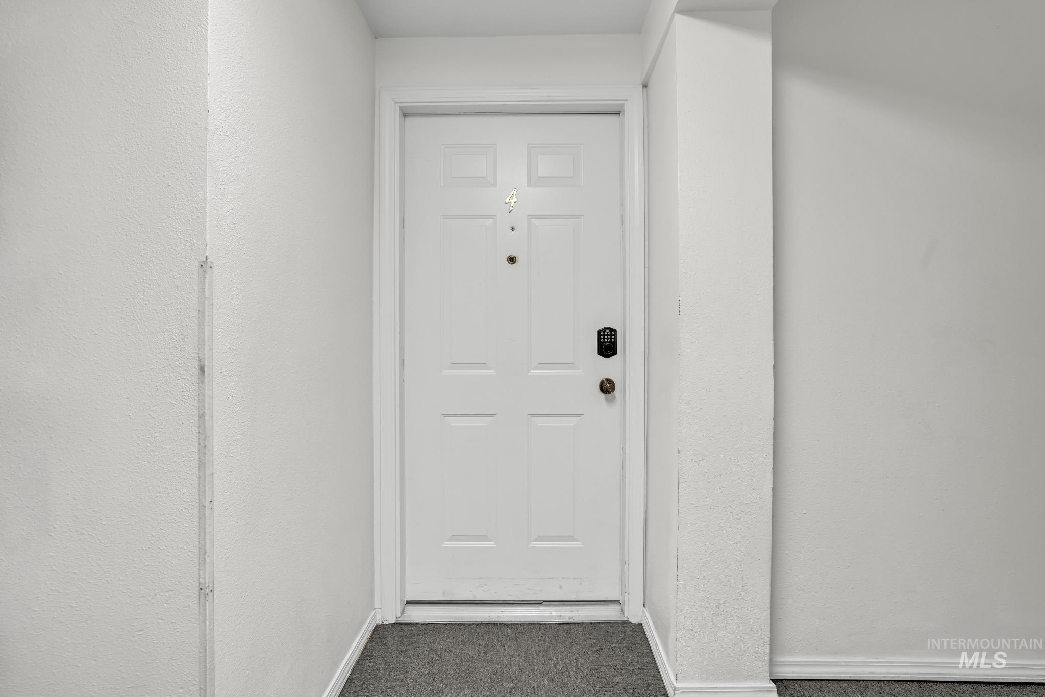 351 4 Elm St N Property Photo 27