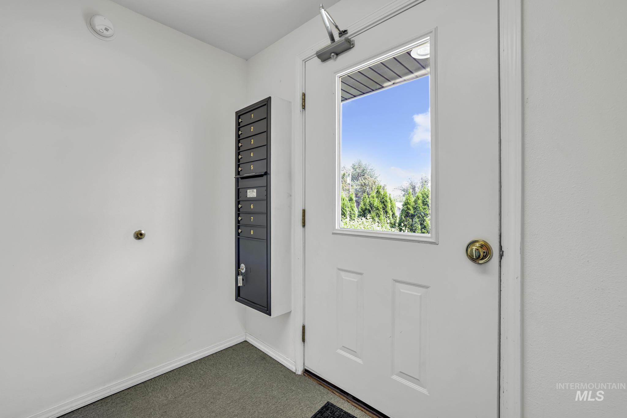 351 4 Elm St N Property Photo 31