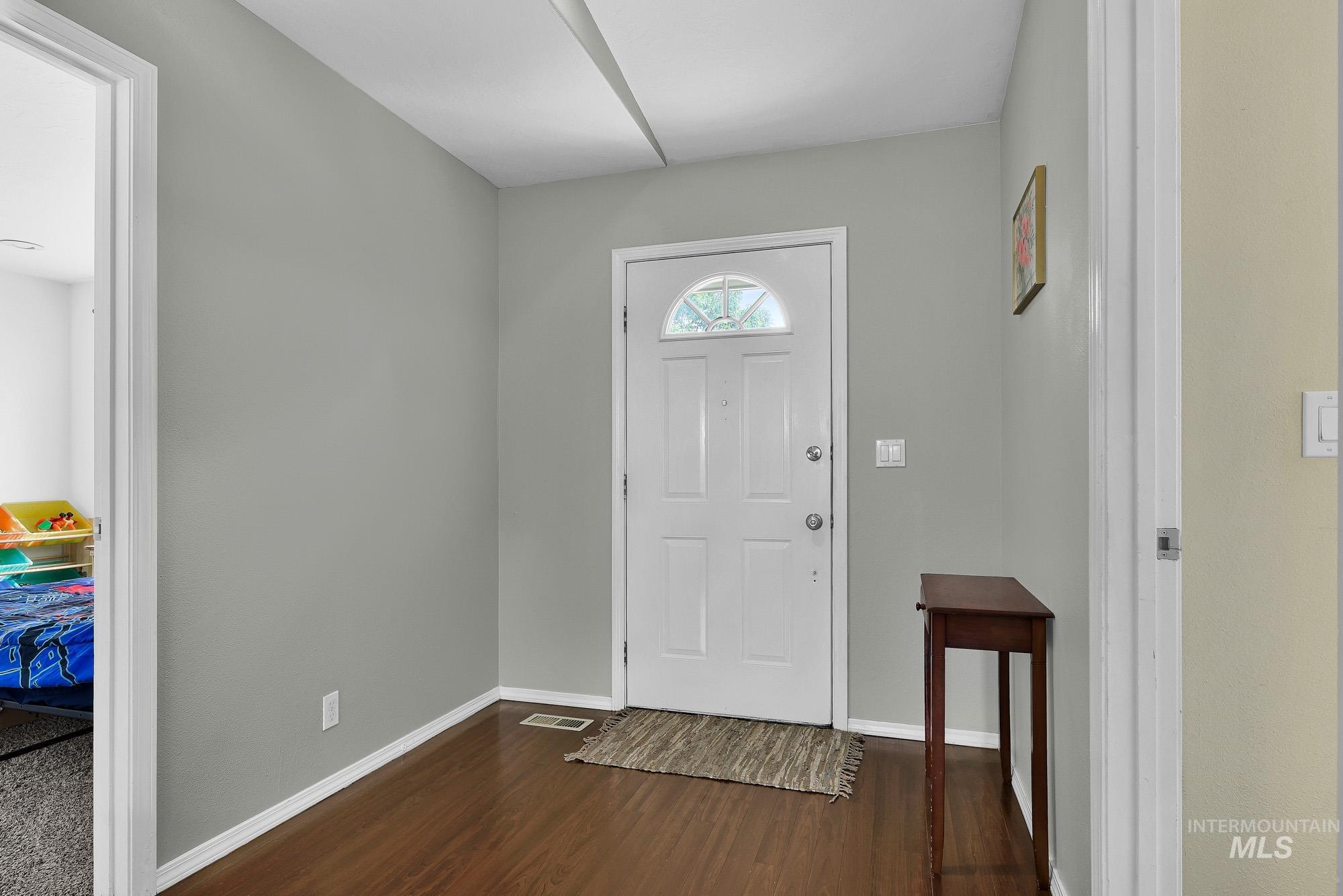 492 E Addeson St. Property Photo 5
