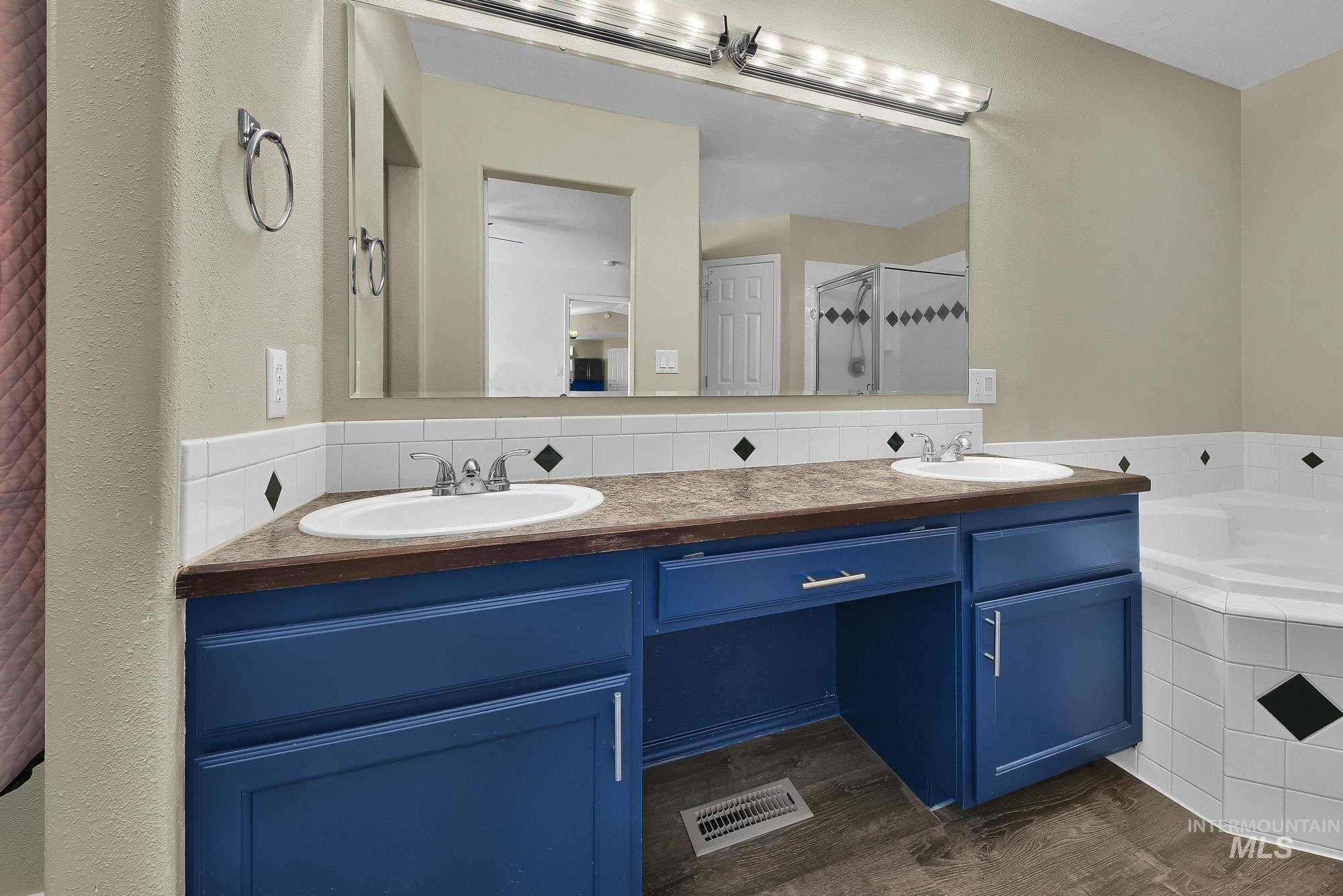 492 E Addeson St. Property Photo 23