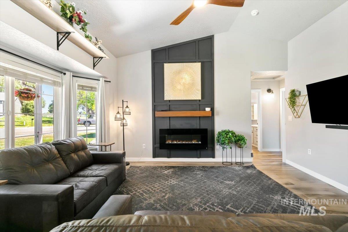 3309 Robinhood Loop Property Photo 5